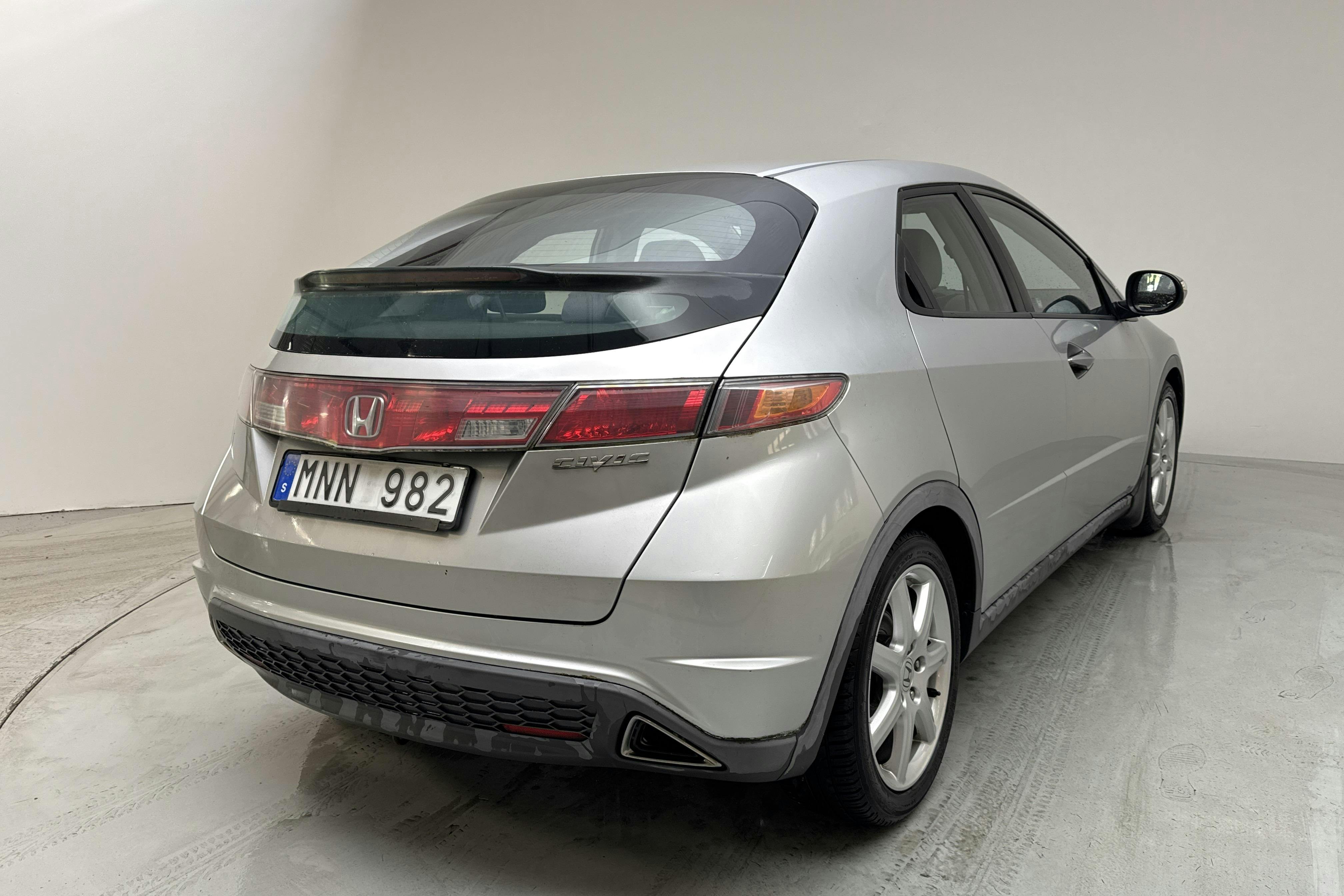 Honda Civic 1.8 5dr (140hk) - 5 841 mil - Manuell - silver - 2008