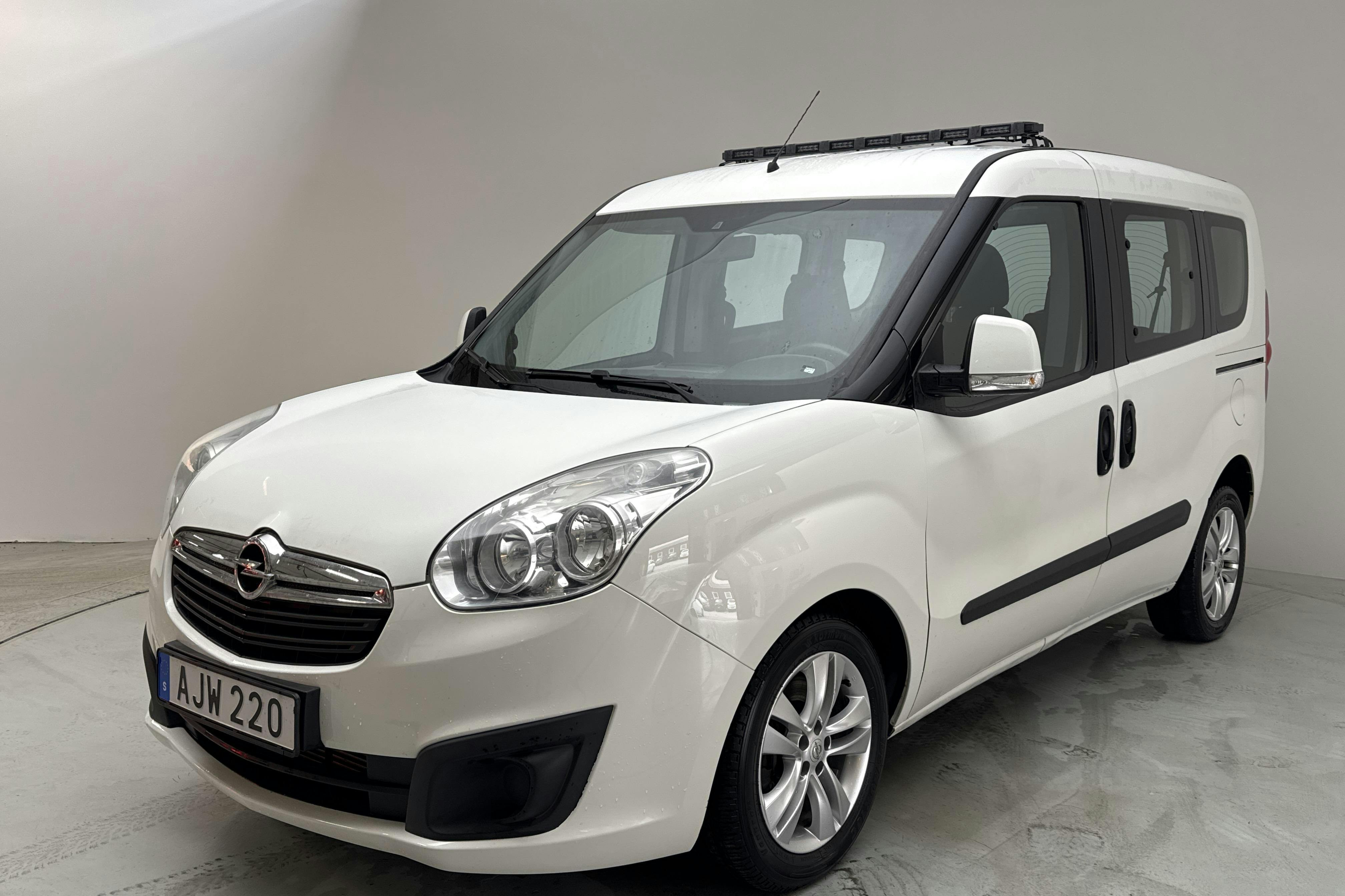 Opel Combo Tour 1.4 CNG (120hk) - 79 870 km - Käsitsi - valge - 2014