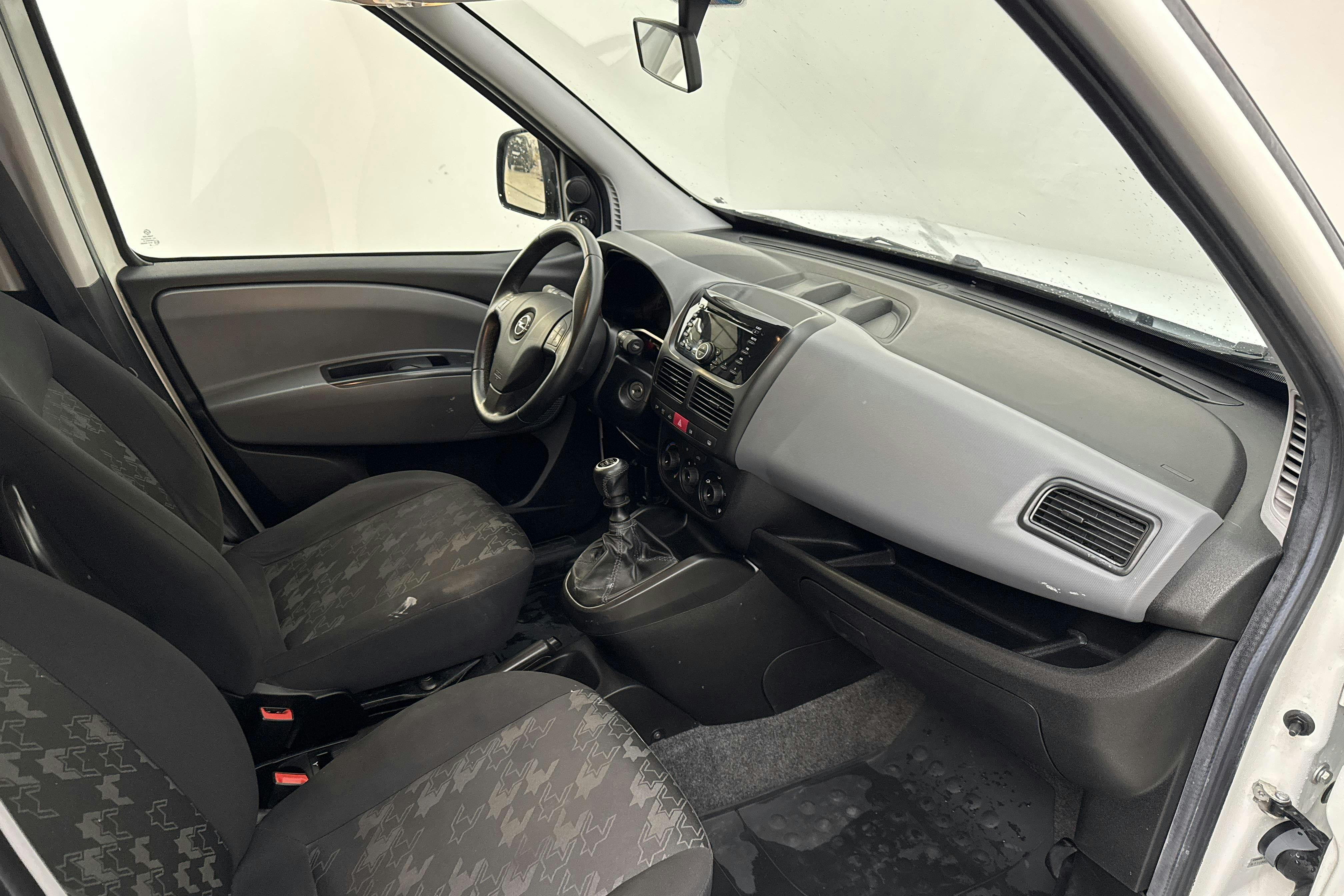 Opel Combo Tour 1.4 CNG (120hk) - 79 870 km - Käsitsi - valge - 2014