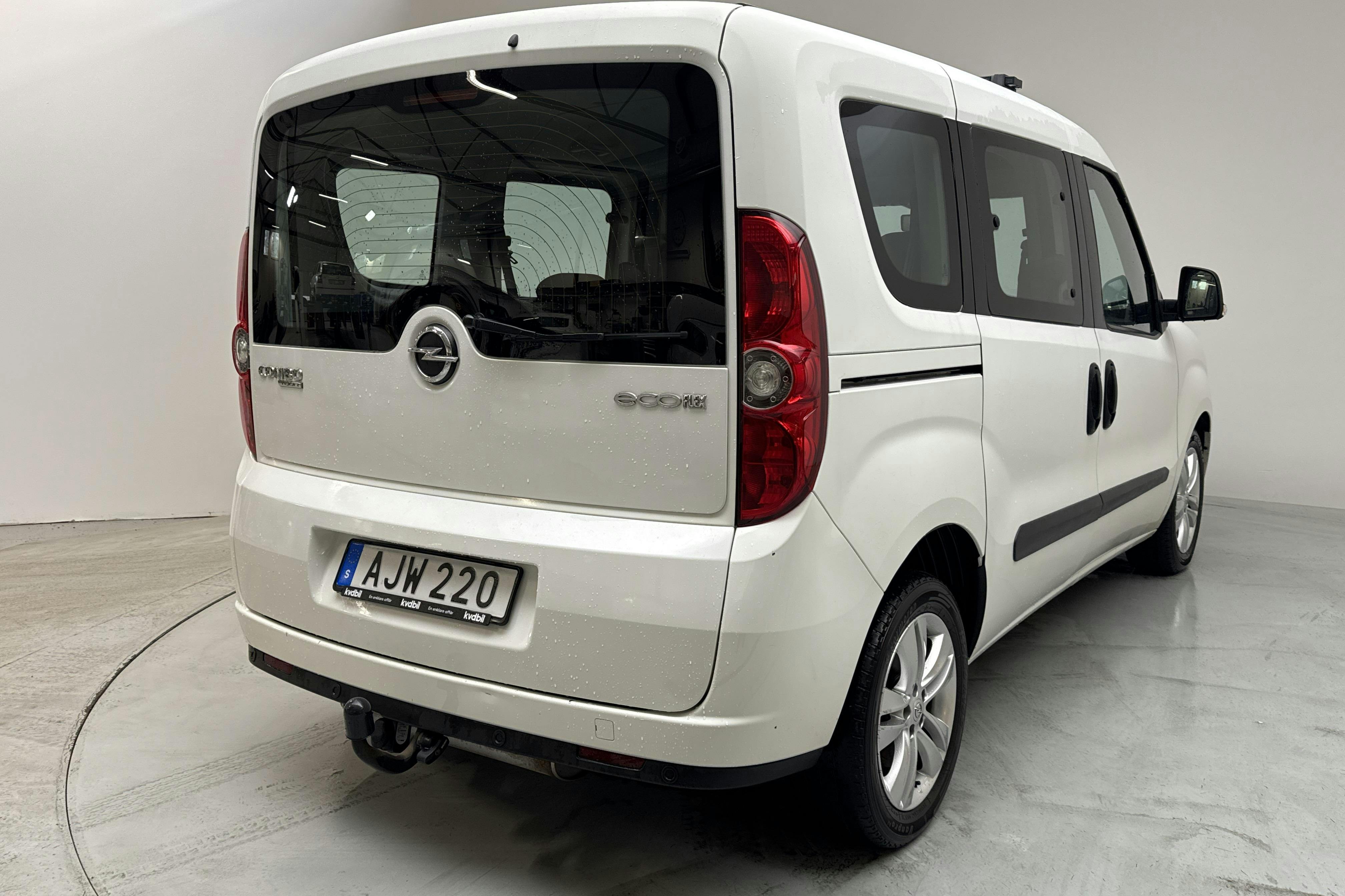 Opel Combo Tour 1.4 CNG (120hk) - 79 870 km - Käsitsi - valge - 2014