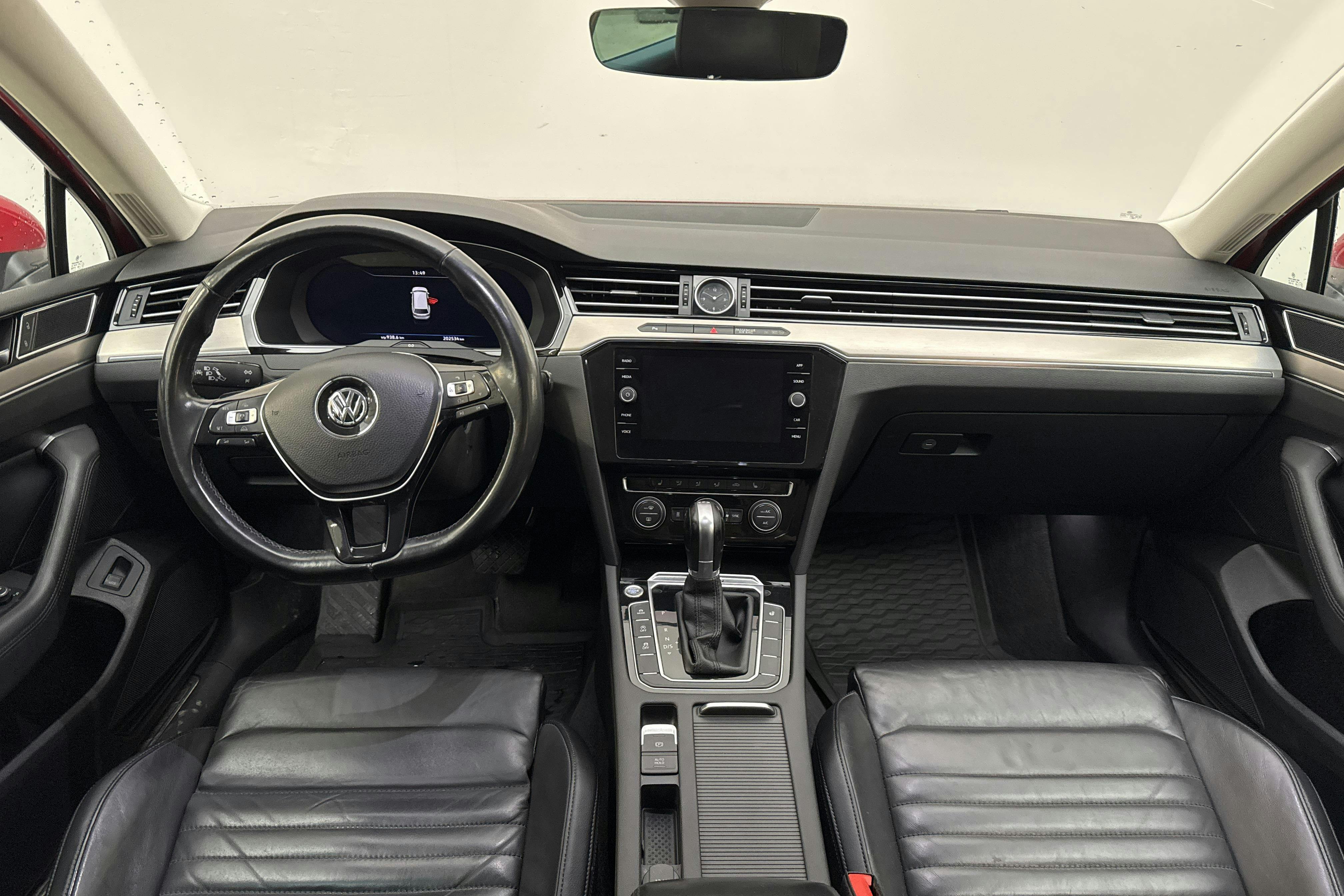 VW Passat 2.0 TDI Sportscombi 4MOTION (190hk) - 202 530 km - Automatic - red - 2018