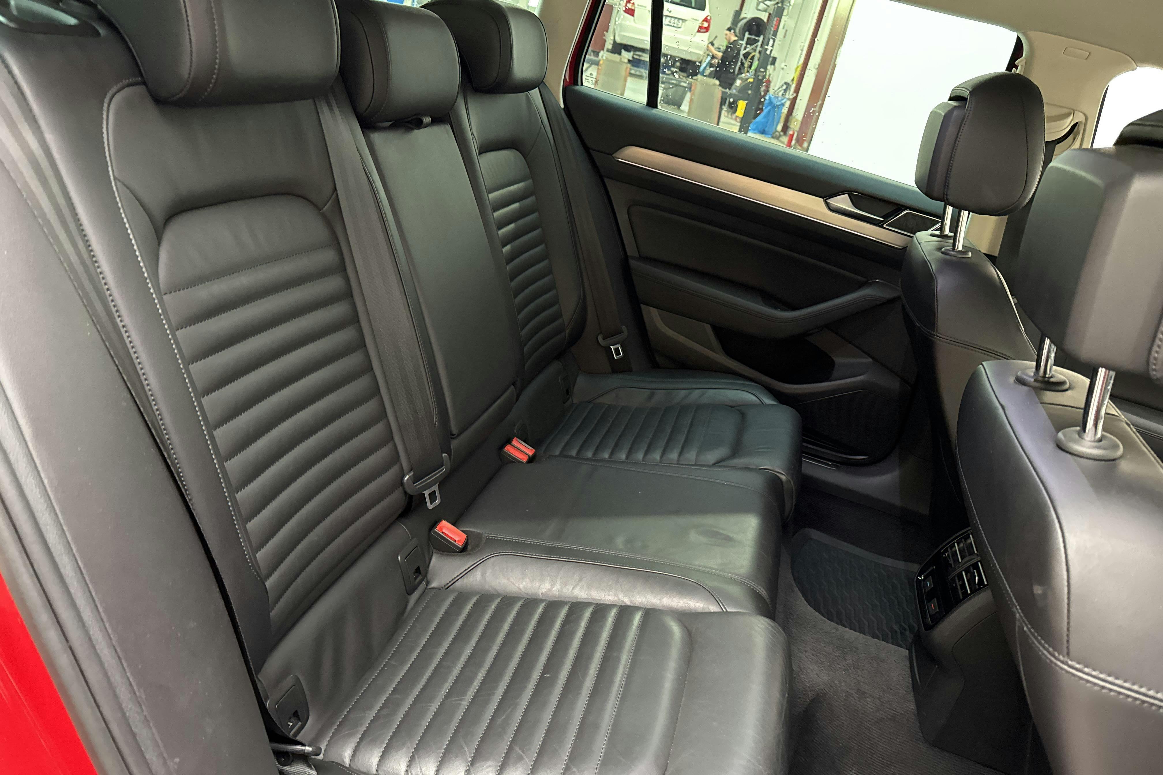 VW Passat 2.0 TDI Sportscombi 4MOTION (190hk) - 202 530 km - Automatic - red - 2018