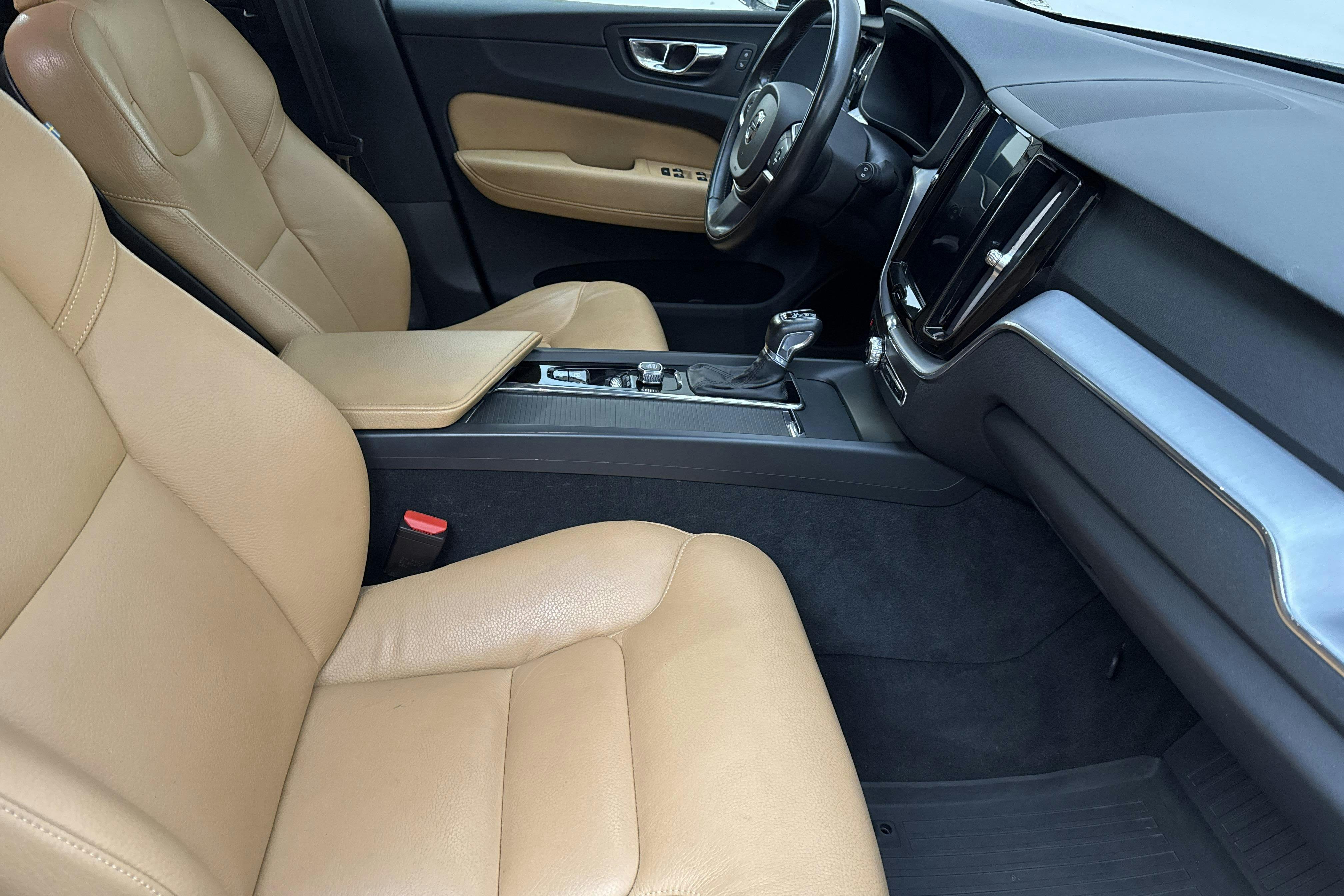 Volvo XC60 D4 AWD (190hk) - 99 060 km - Automatic - black - 2019