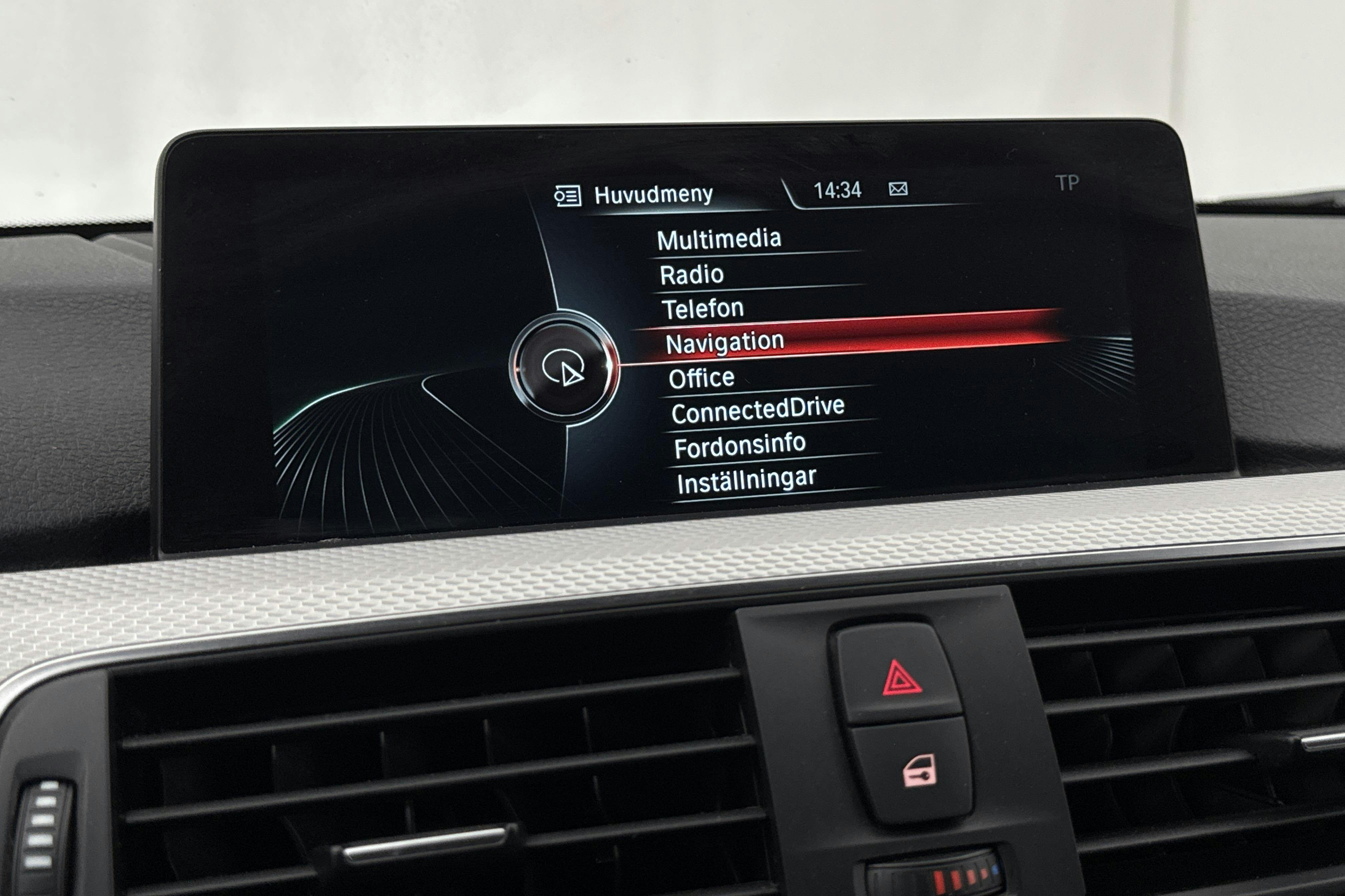 BMW 330e Sedan, F30 (252hk) - 163 080 km - Automaatne - must - 2016
