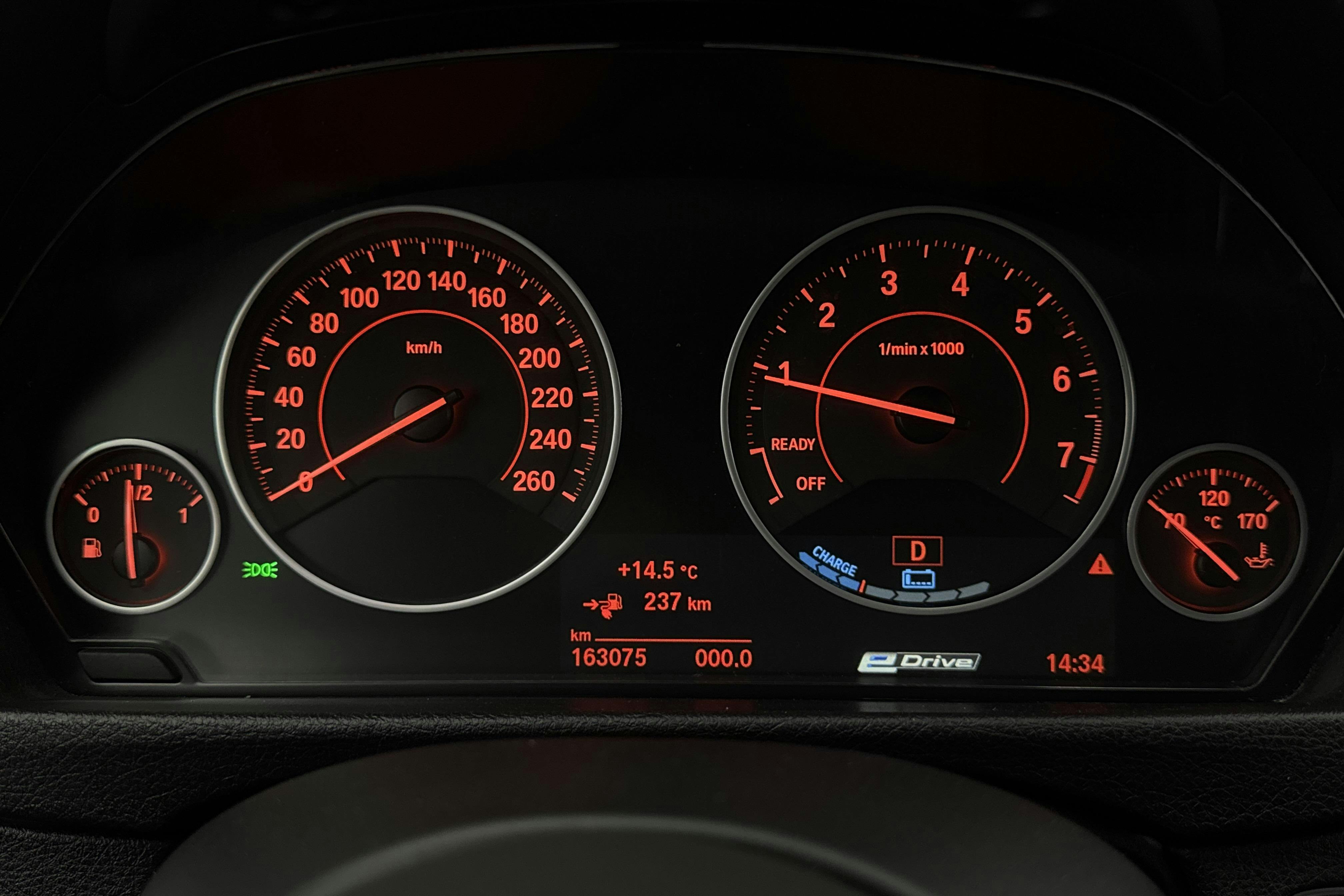 BMW 330e Sedan, F30 (252hk) - 163 080 km - Automaatne - must - 2016