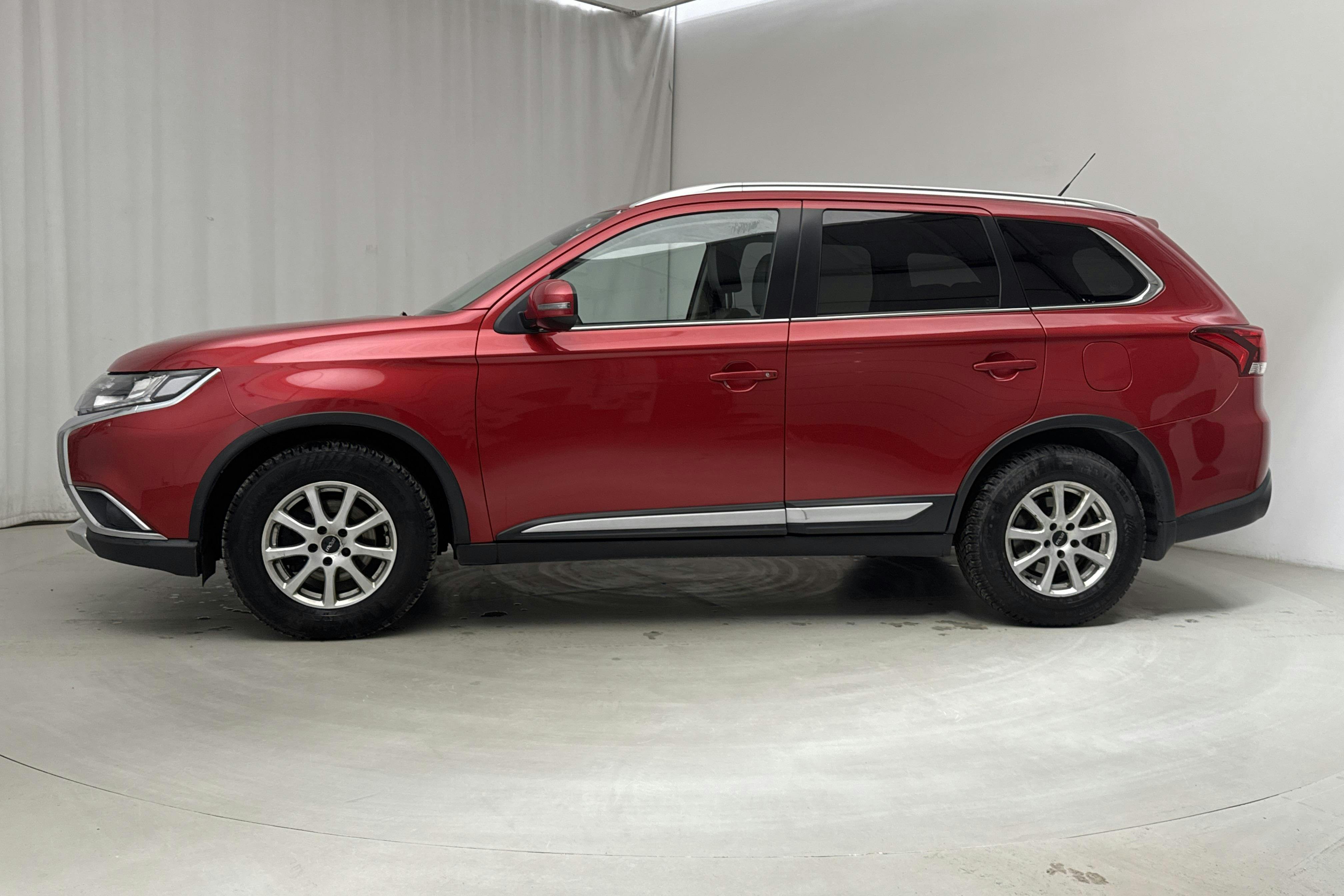 Mitsubishi Outlander 2.2 Di-D 4WD (150hk) - 151 680 km - Automaatne - Dark Red - 2016