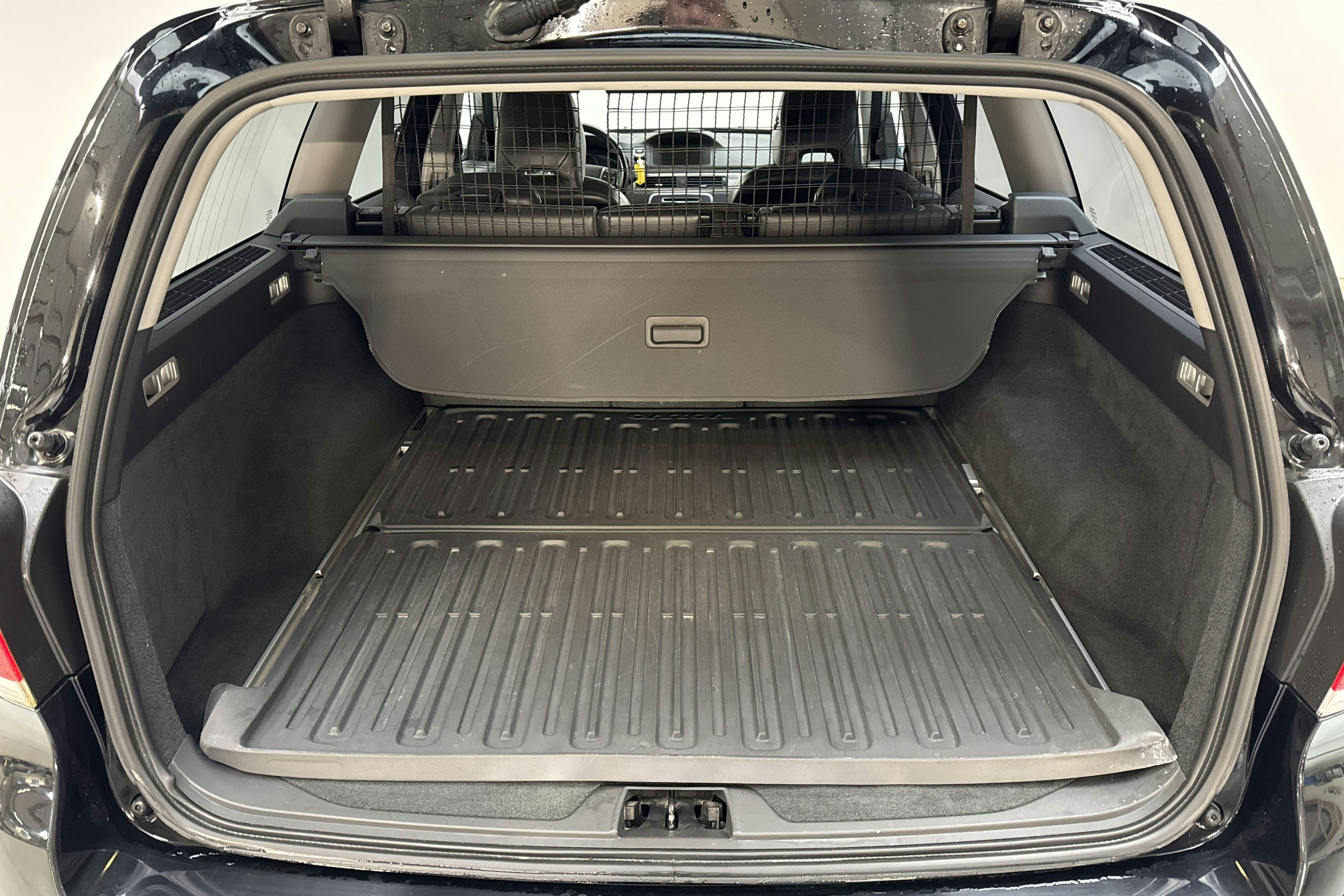 Volvo V70 II D4 AWD (163hk) - 238 330 km - Automaatne - must - 2014
