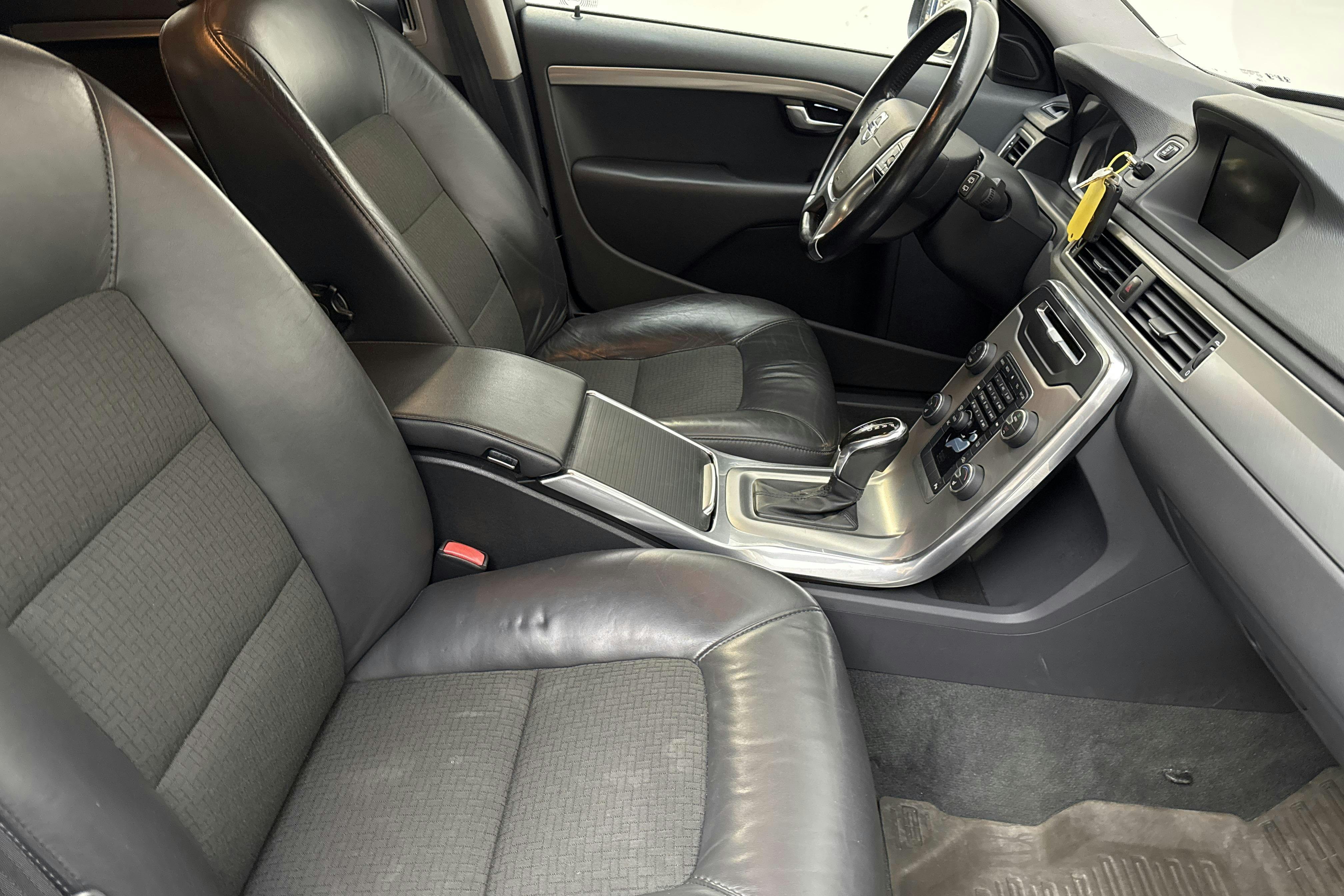 Volvo V70 II D4 AWD (163hk) - 238 330 km - Automaatne - must - 2014