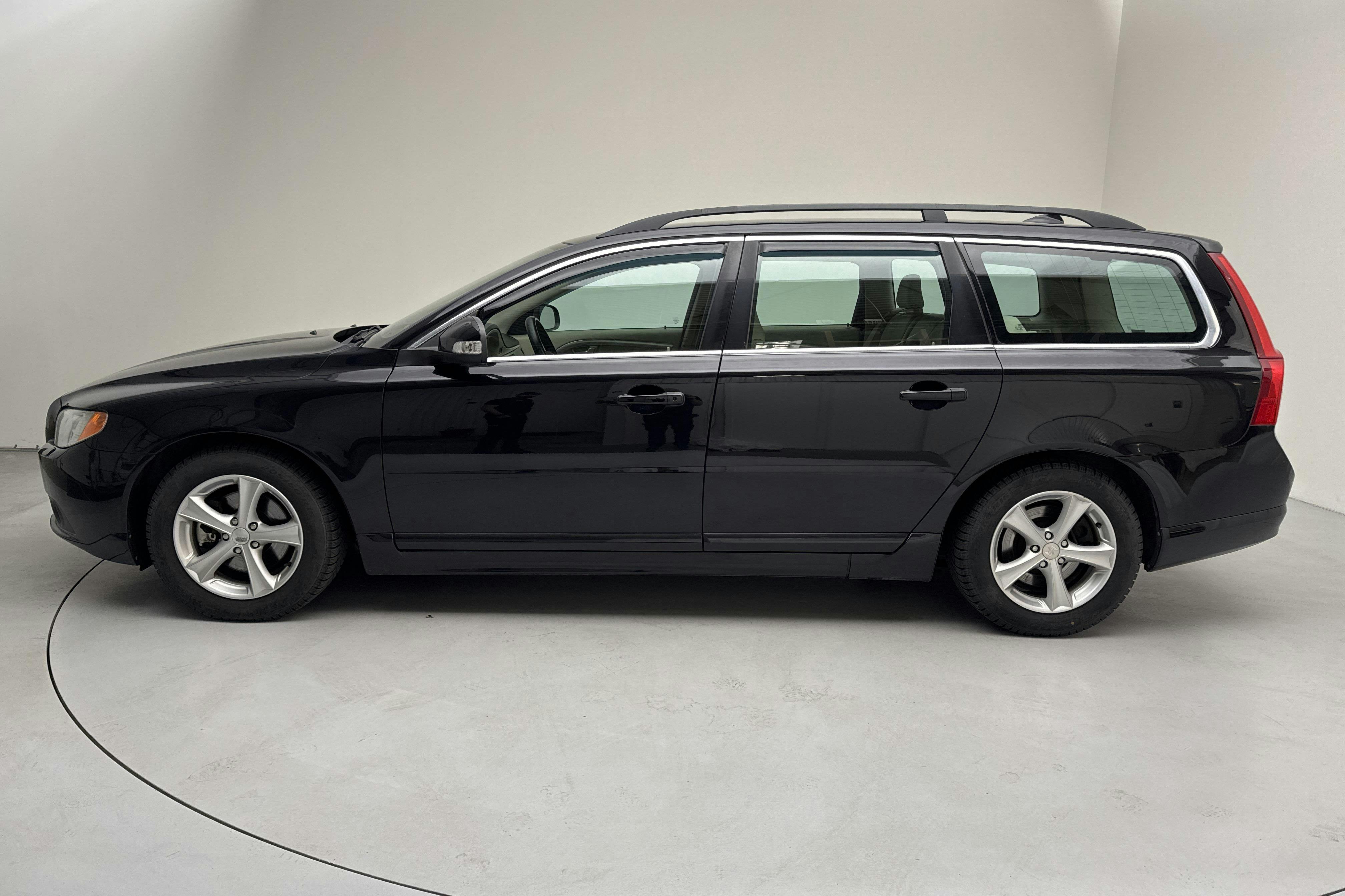 Volvo V70 II 1.6D DRIVe (109hk) - 20 614 mil - Manuell - svart - 2011