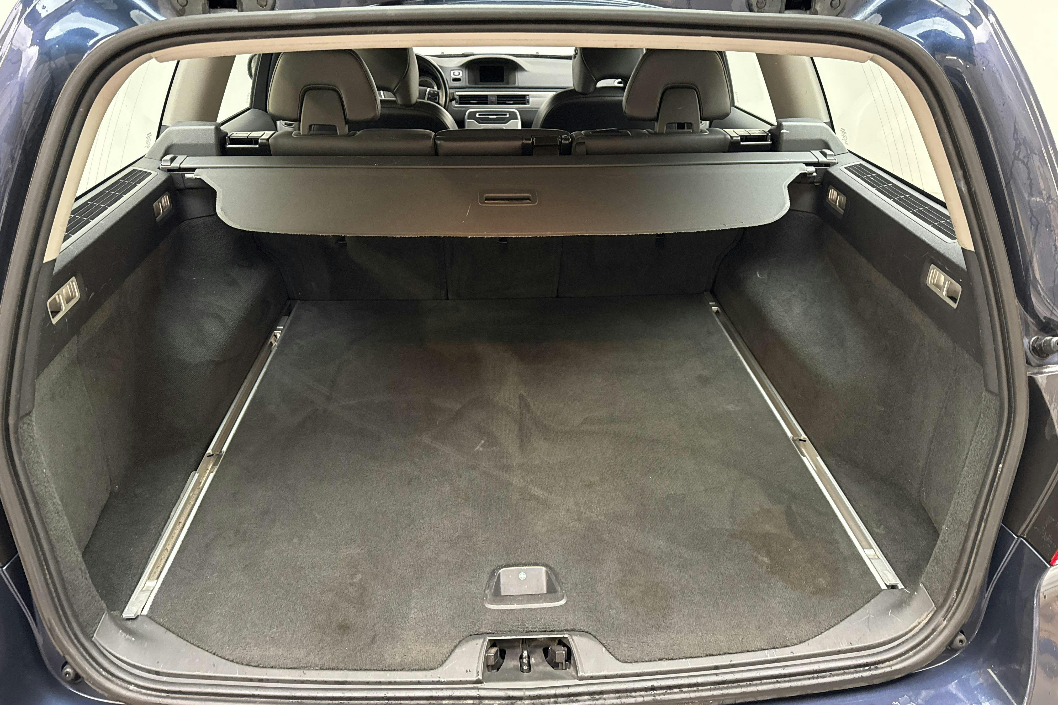Volvo V70 II T4F (180hk) - 13 540 mil - Automat - blå - 2013