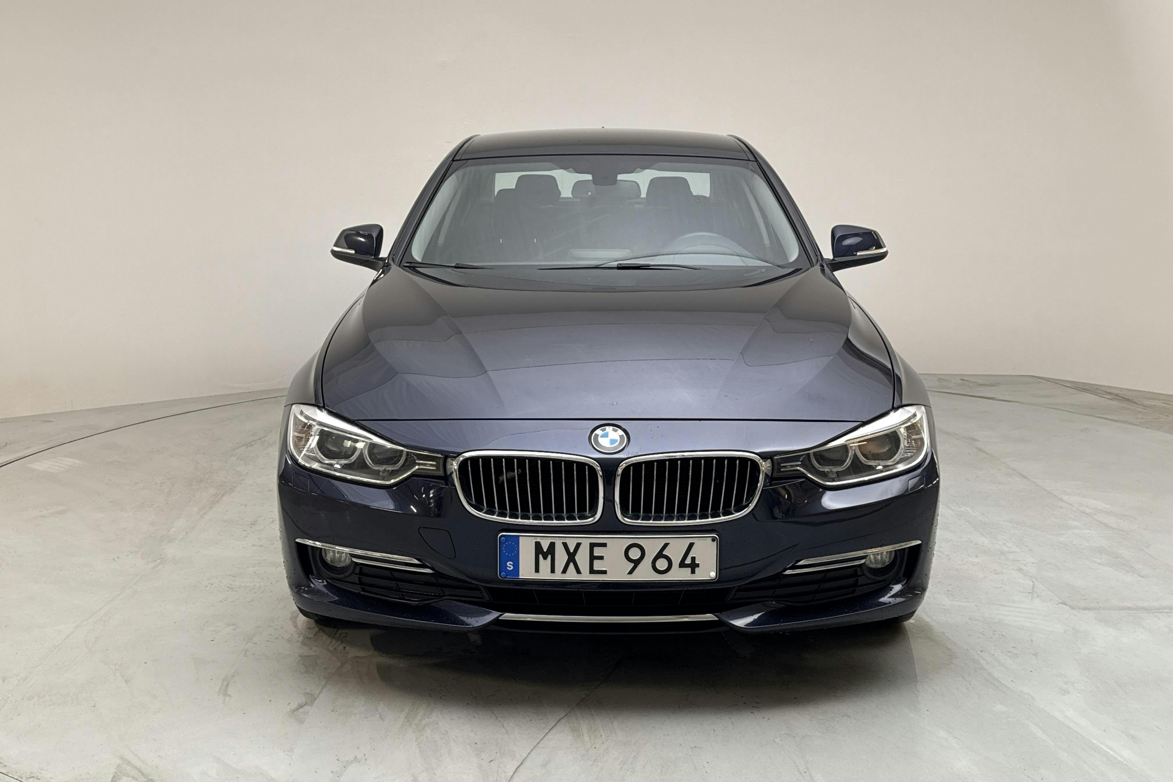 BMW 318d Sedan, F30 (143hk) - 167 750 km - Manual - blue - 2013
