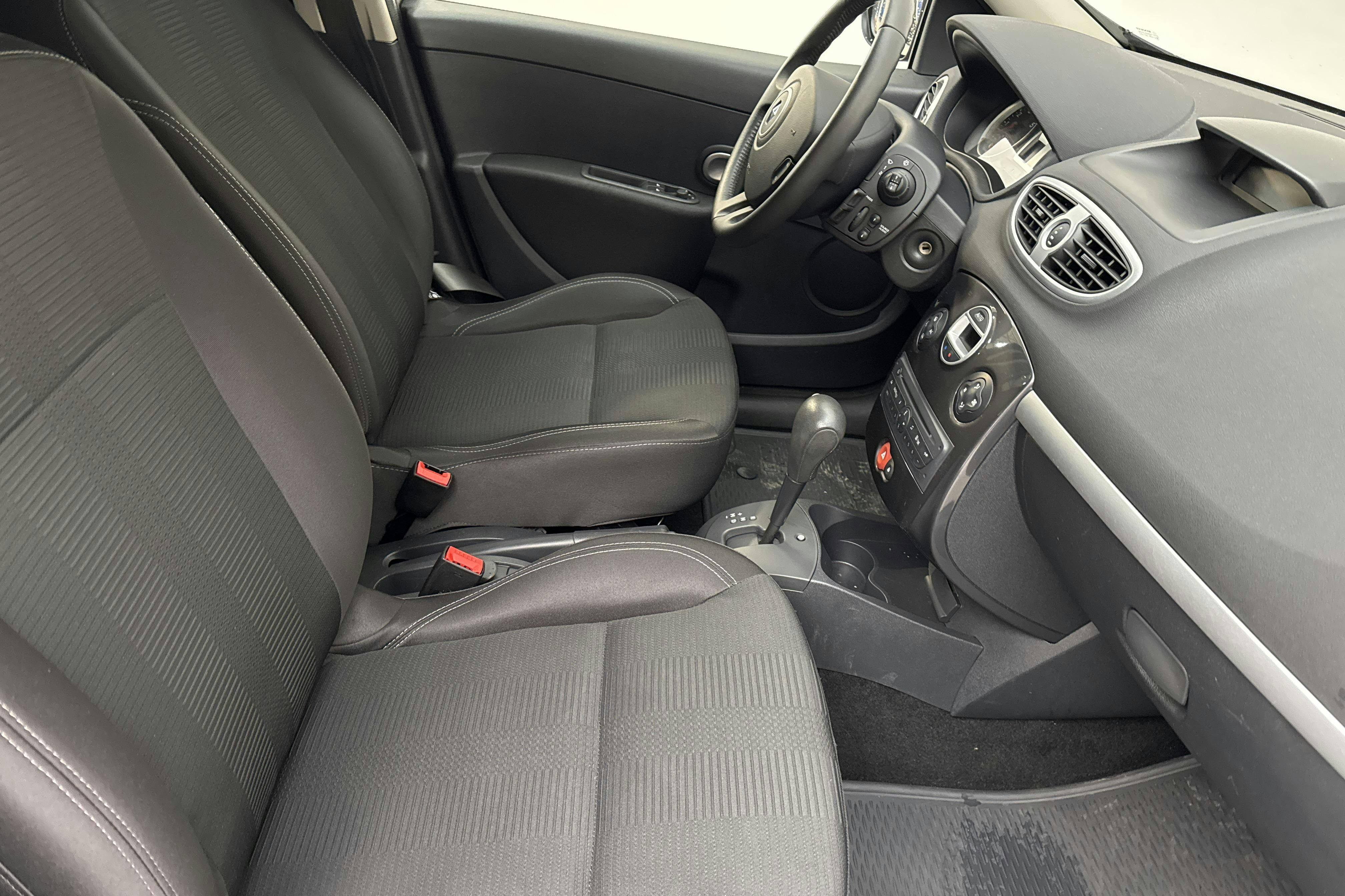 Renault Clio III 1.6 5dr (112hk) - 58 670 km - Automatic - Light Brown - 2012