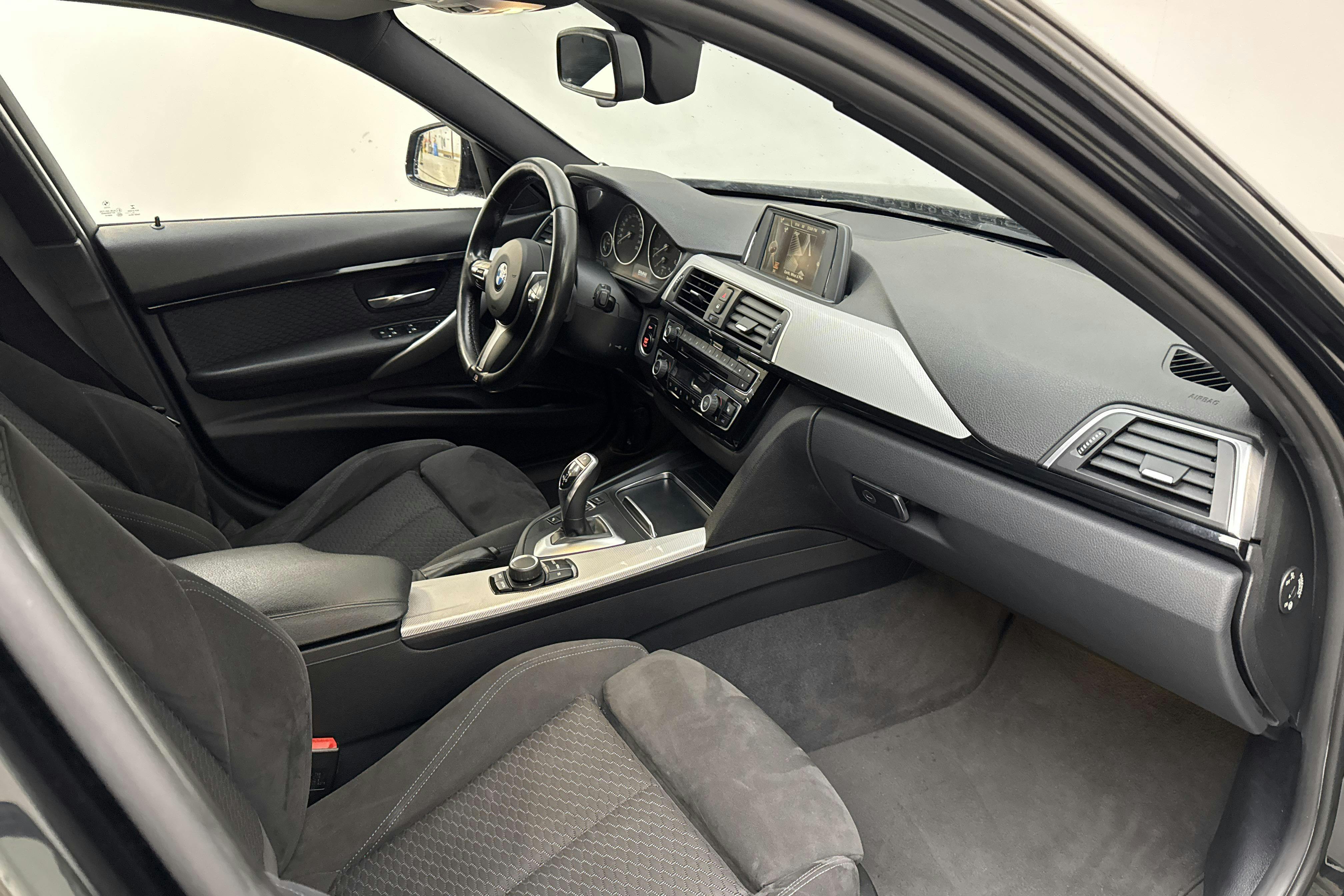 BMW 335d xDrive Touring, F31 (313hk) - 22 999 mil - Automat - svart - 2016