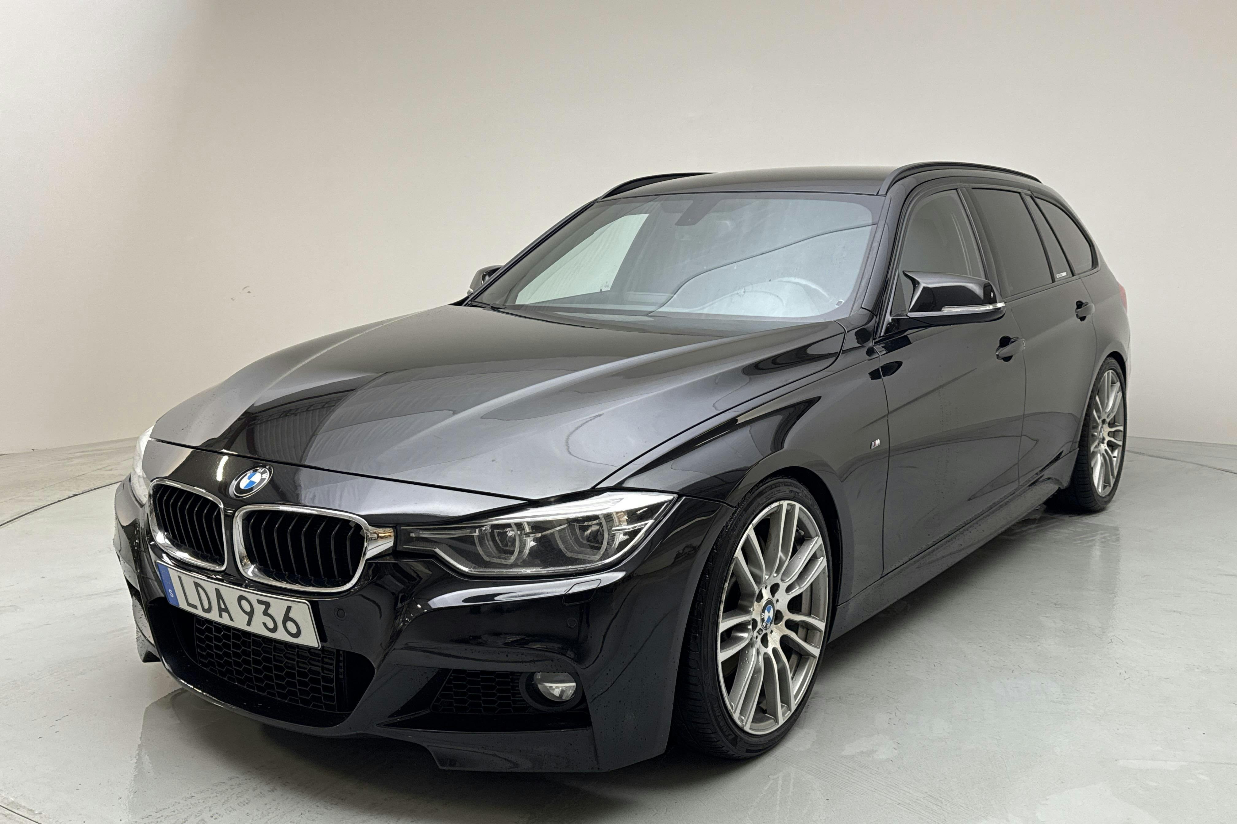 BMW 335d xDrive Touring, F31 (313hk) - 22 999 mil - Automat - svart - 2016