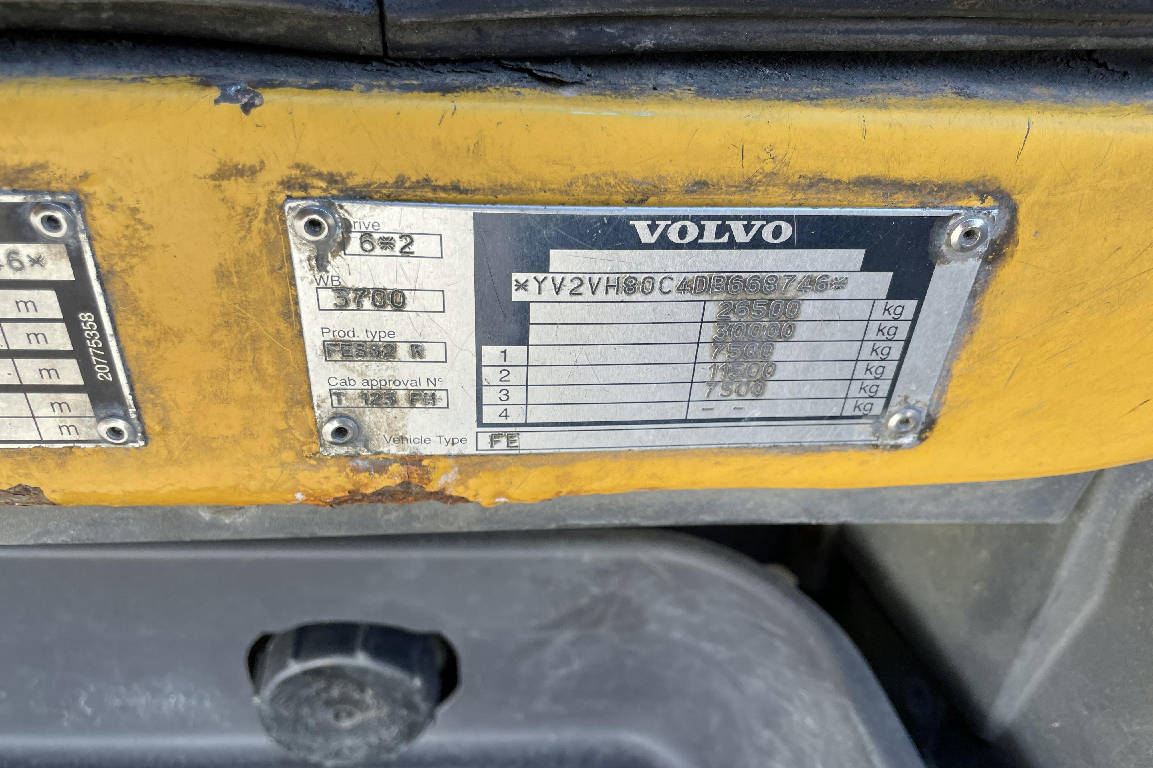 VOLVO FE - 382 369 km - Automat - gul - 2013