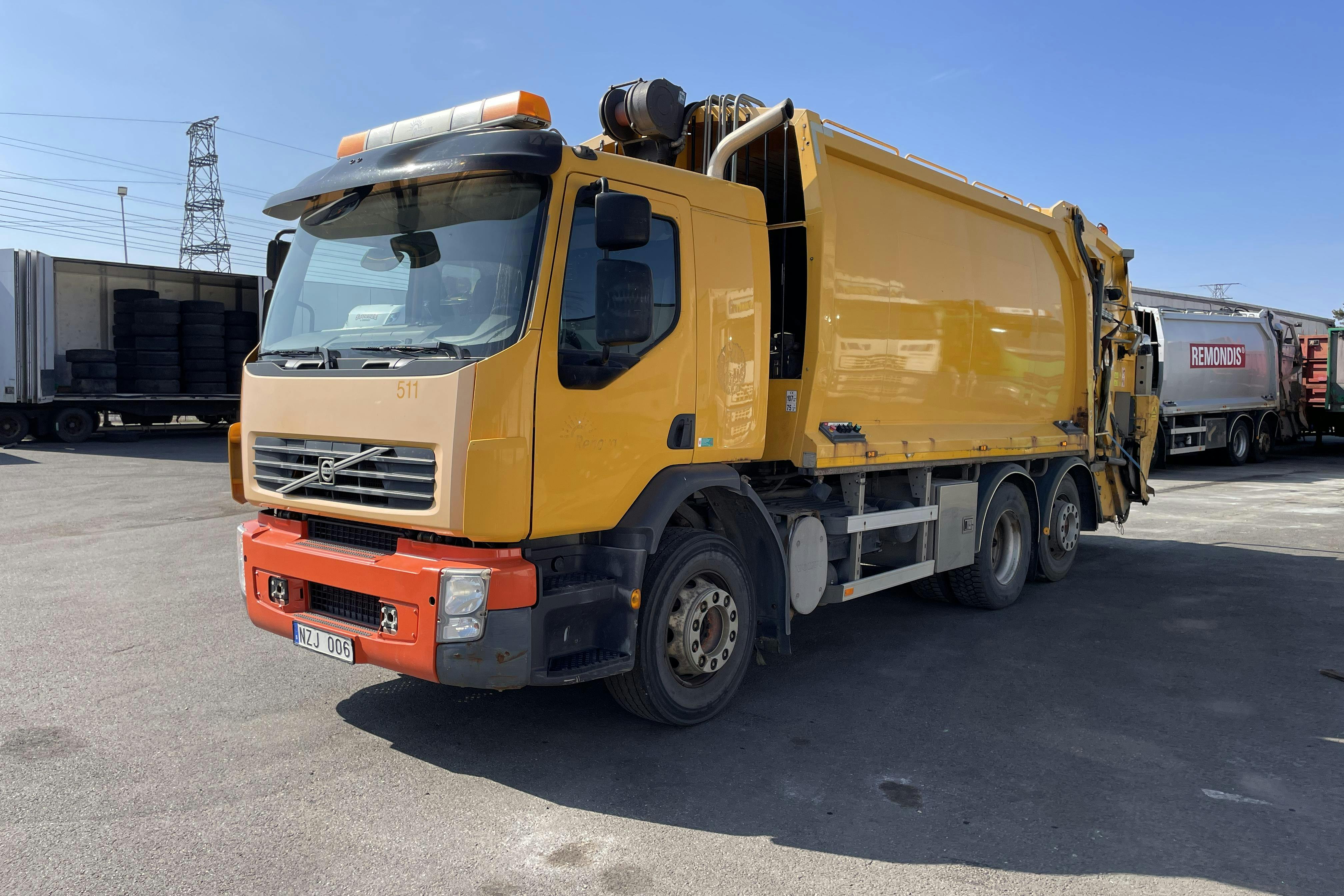 VOLVO FE - 382 369 km - Automat - gul - 2013
