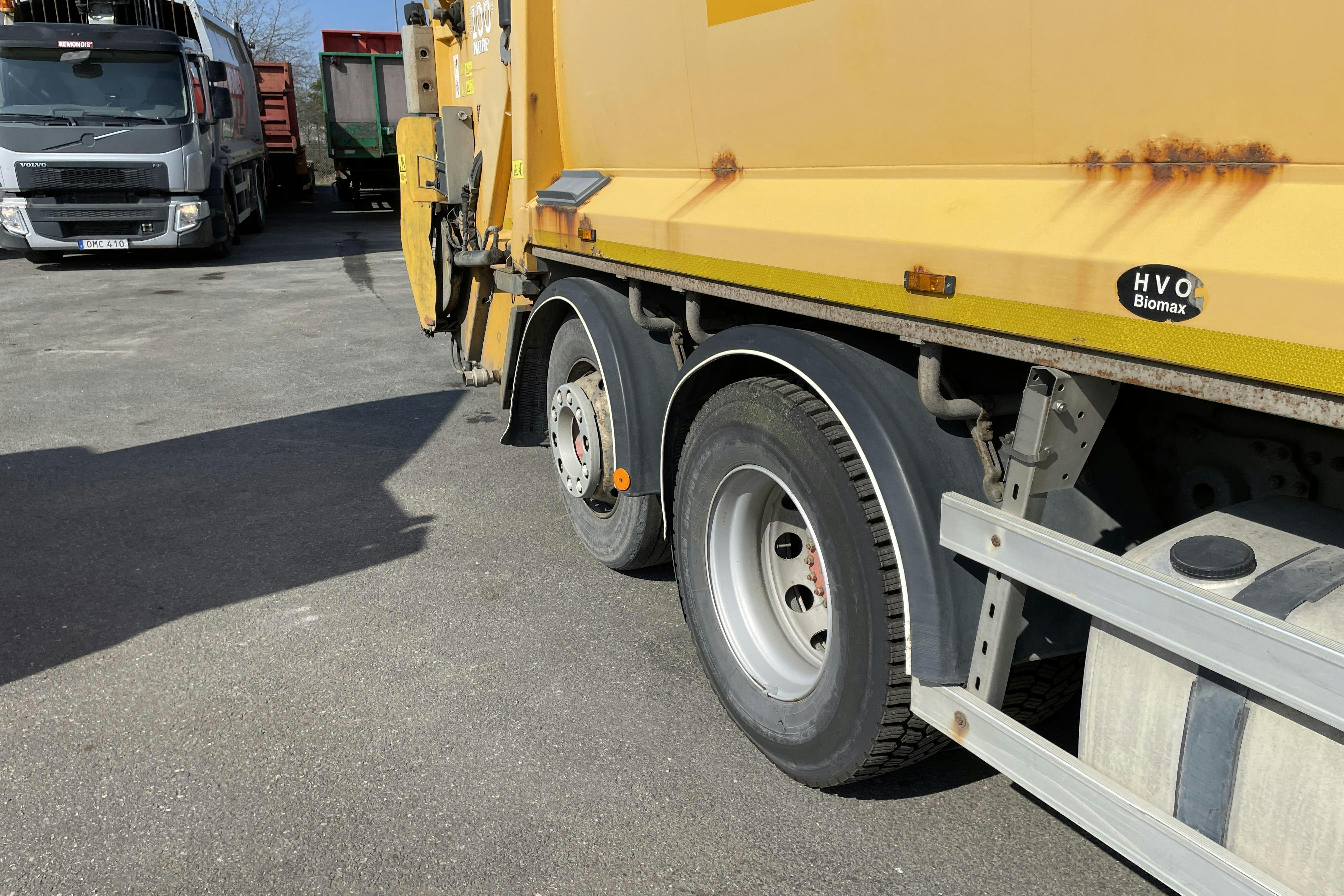 VOLVO FE - 382 369 km - Automat - gul - 2013