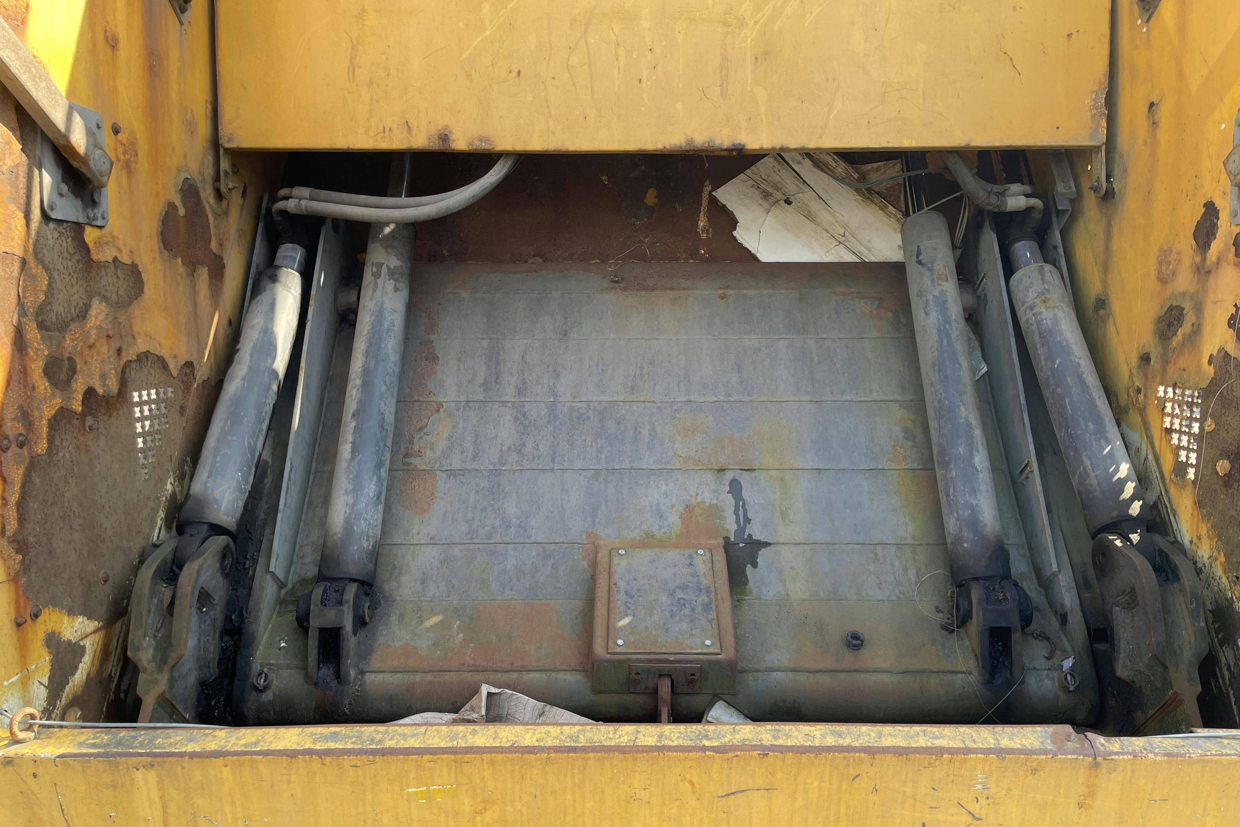 VOLVO FE - 382 369 km - Automat - gul - 2013