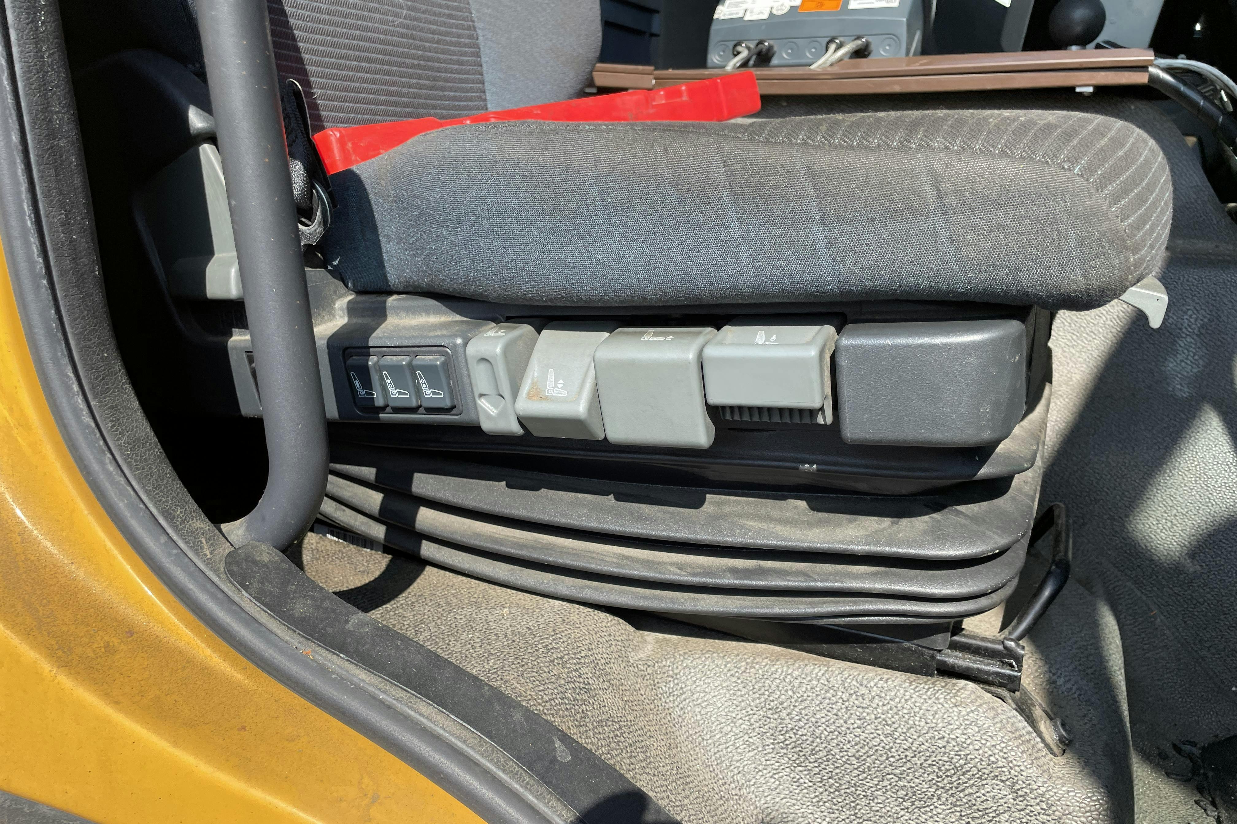 VOLVO FE - 382 369 km - Automat - gul - 2013