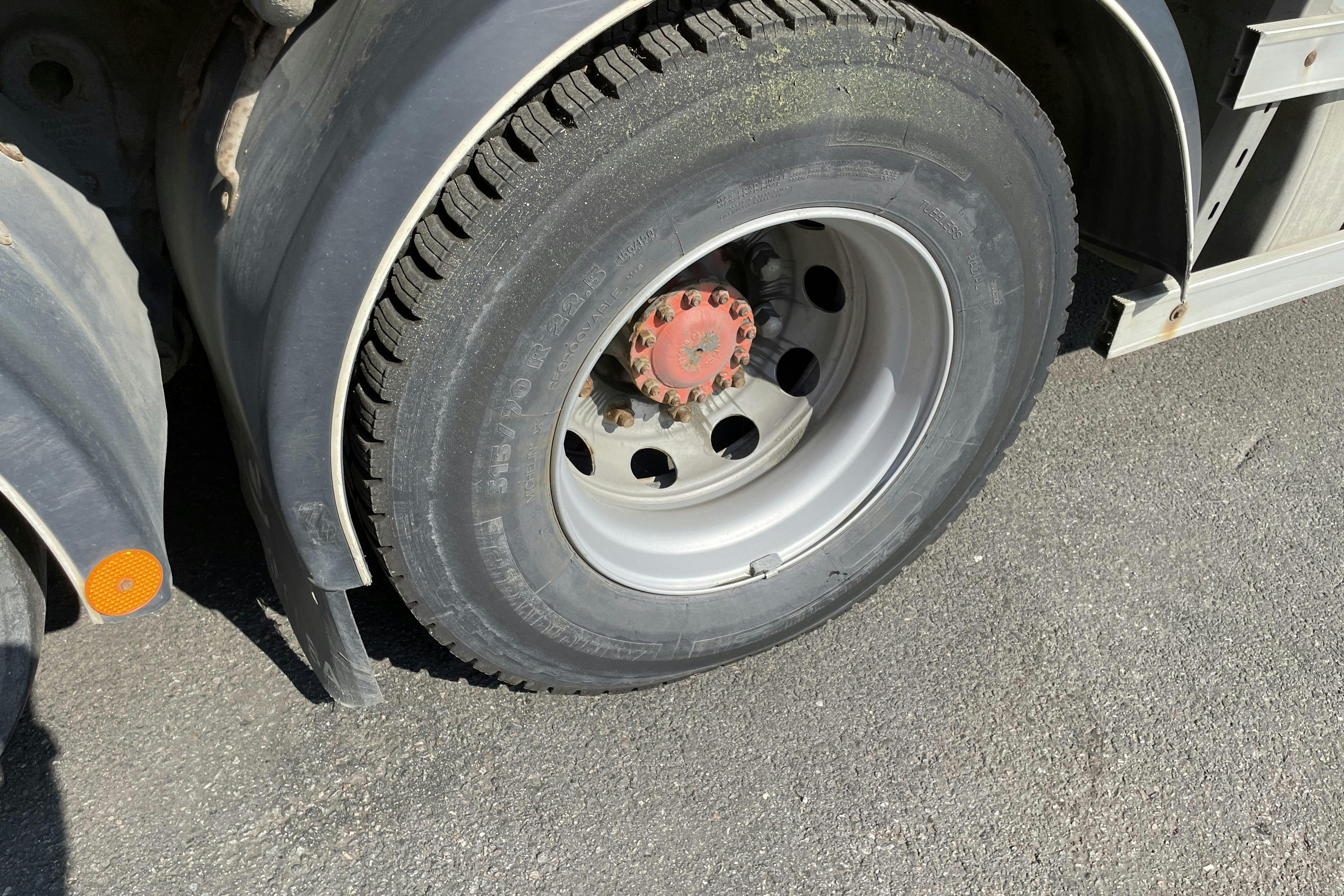 VOLVO FE - 382 369 km - Automat - gul - 2013