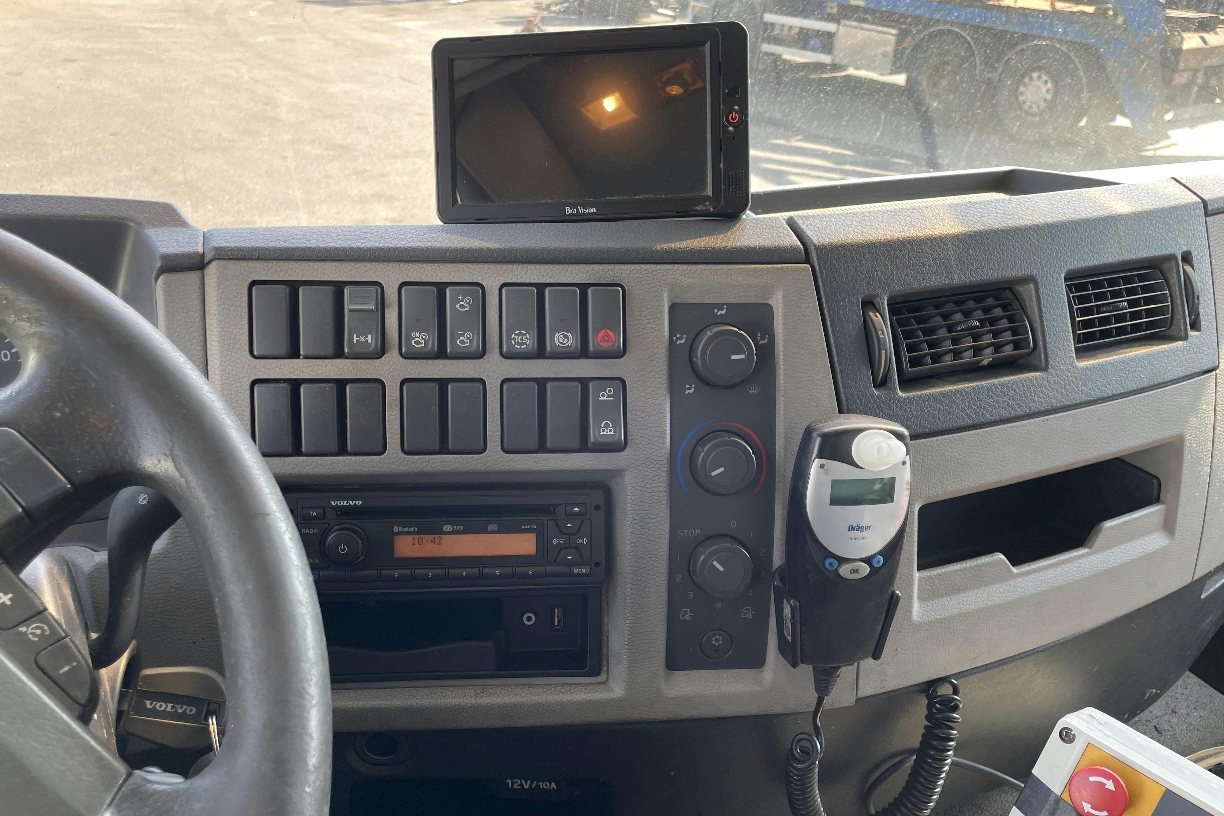 VOLVO FE - 382 369 km - Automat - gul - 2013