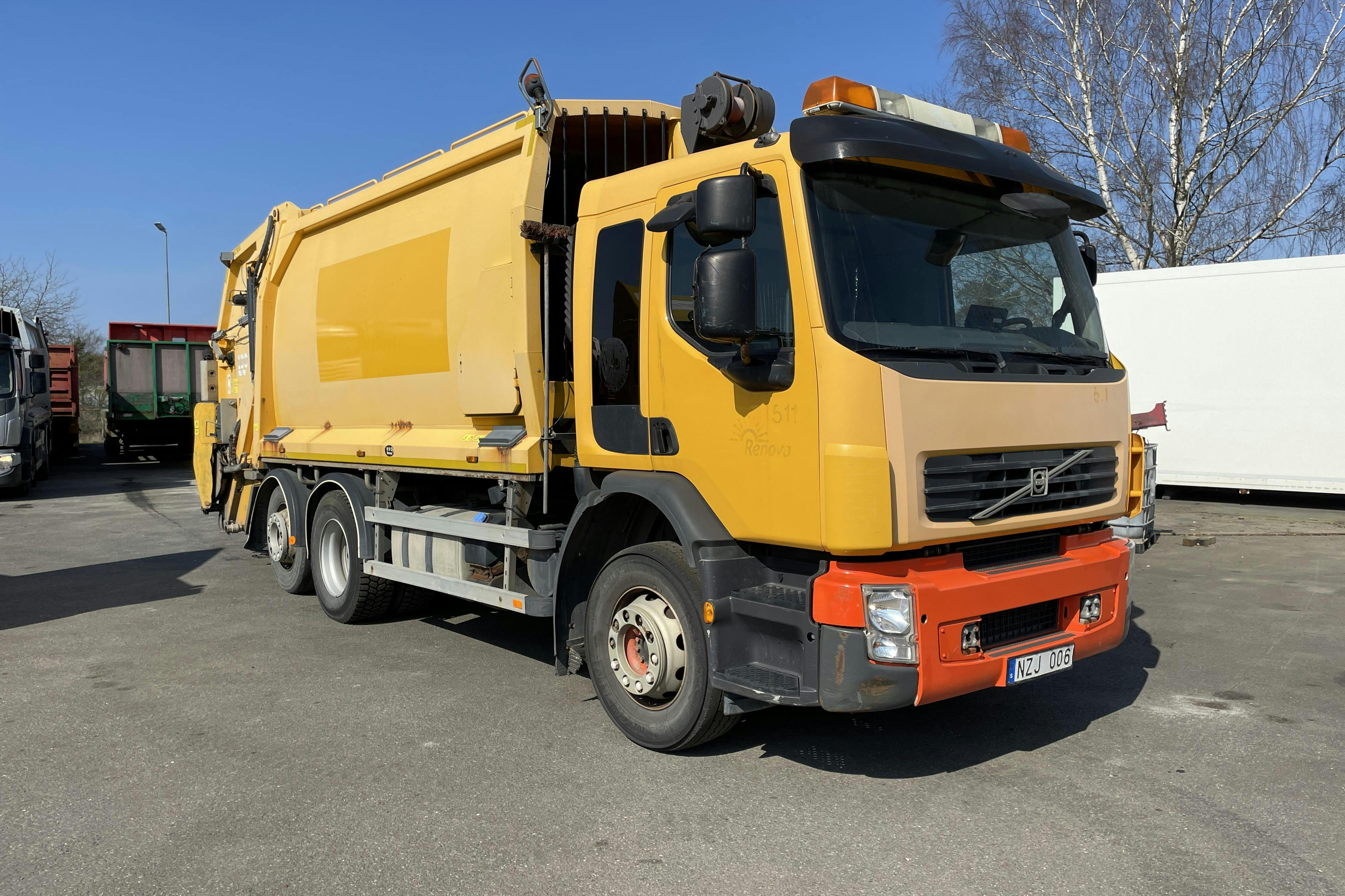 VOLVO FE - 382 369 km - Automat - gul - 2013