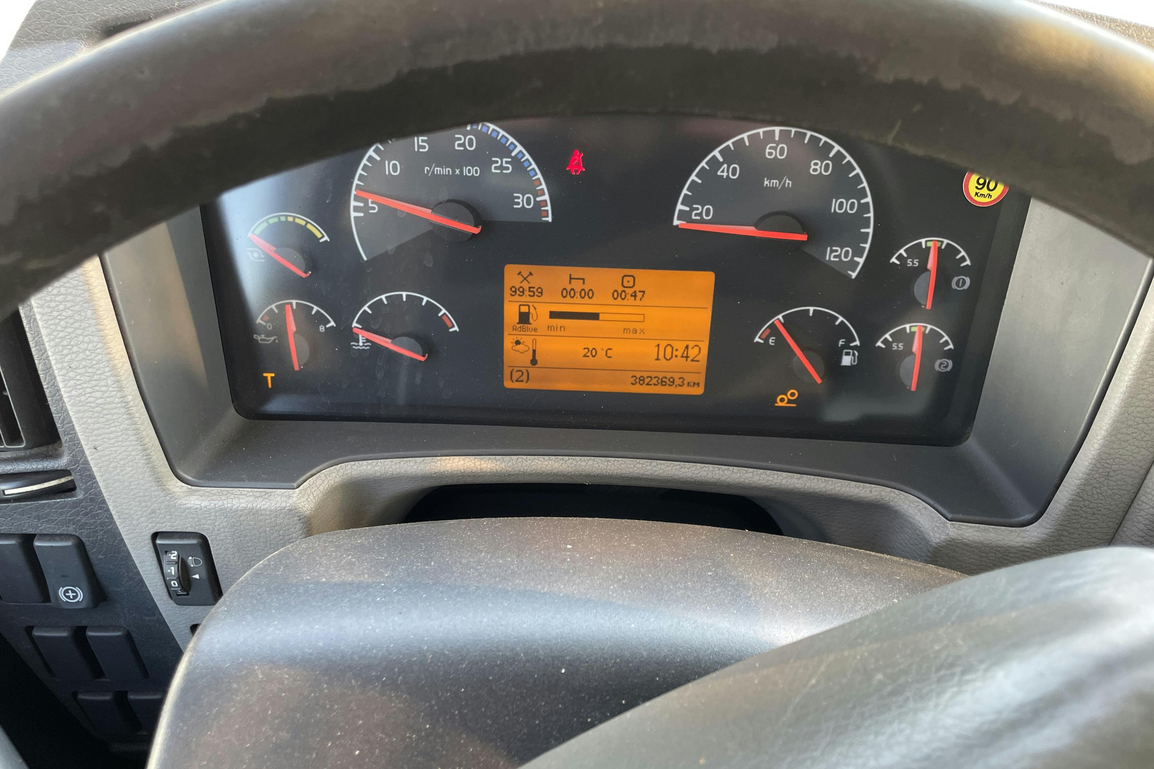 VOLVO FE - 382 369 km - Automat - gul - 2013