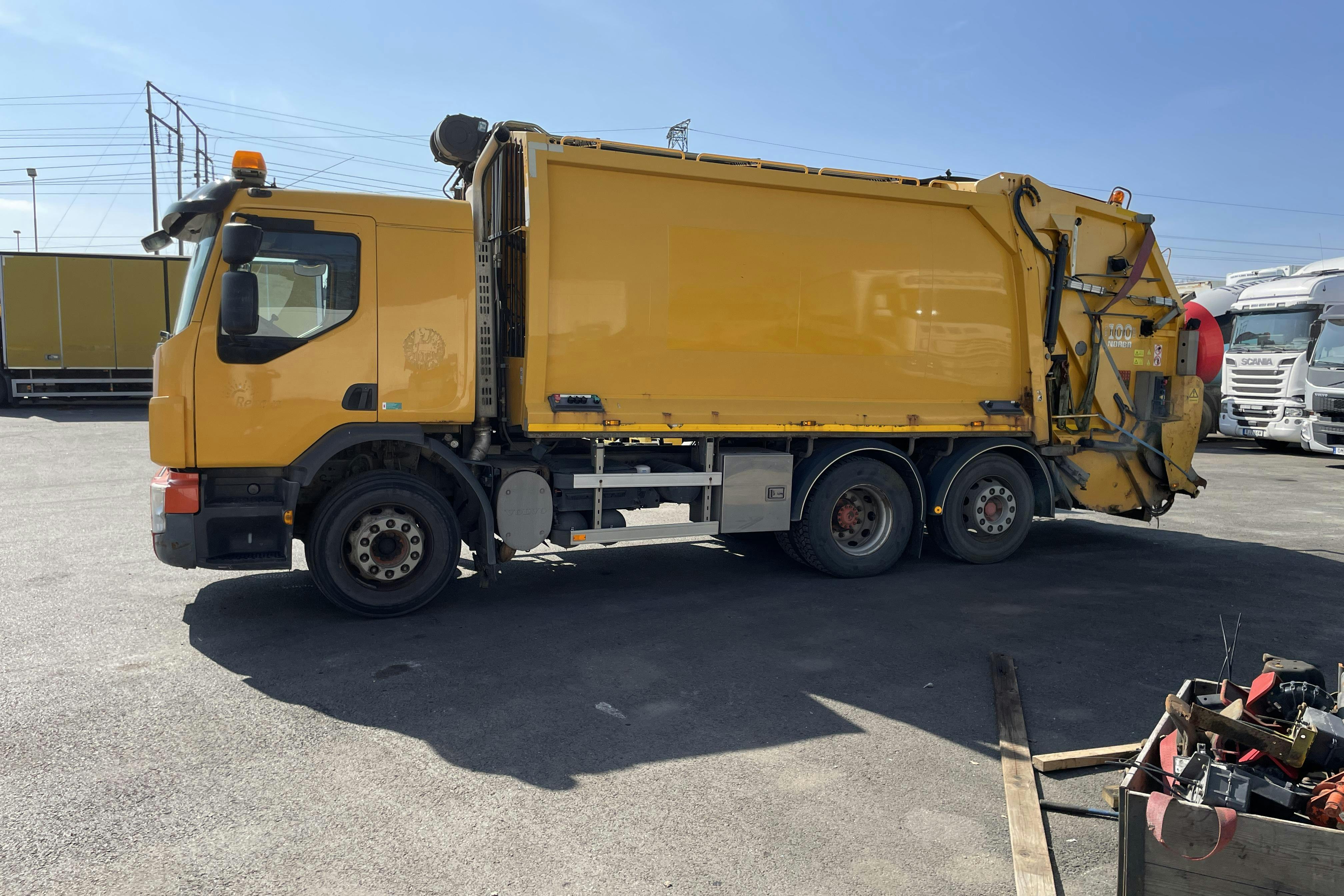 VOLVO FE - 382 369 km - Automat - gul - 2013