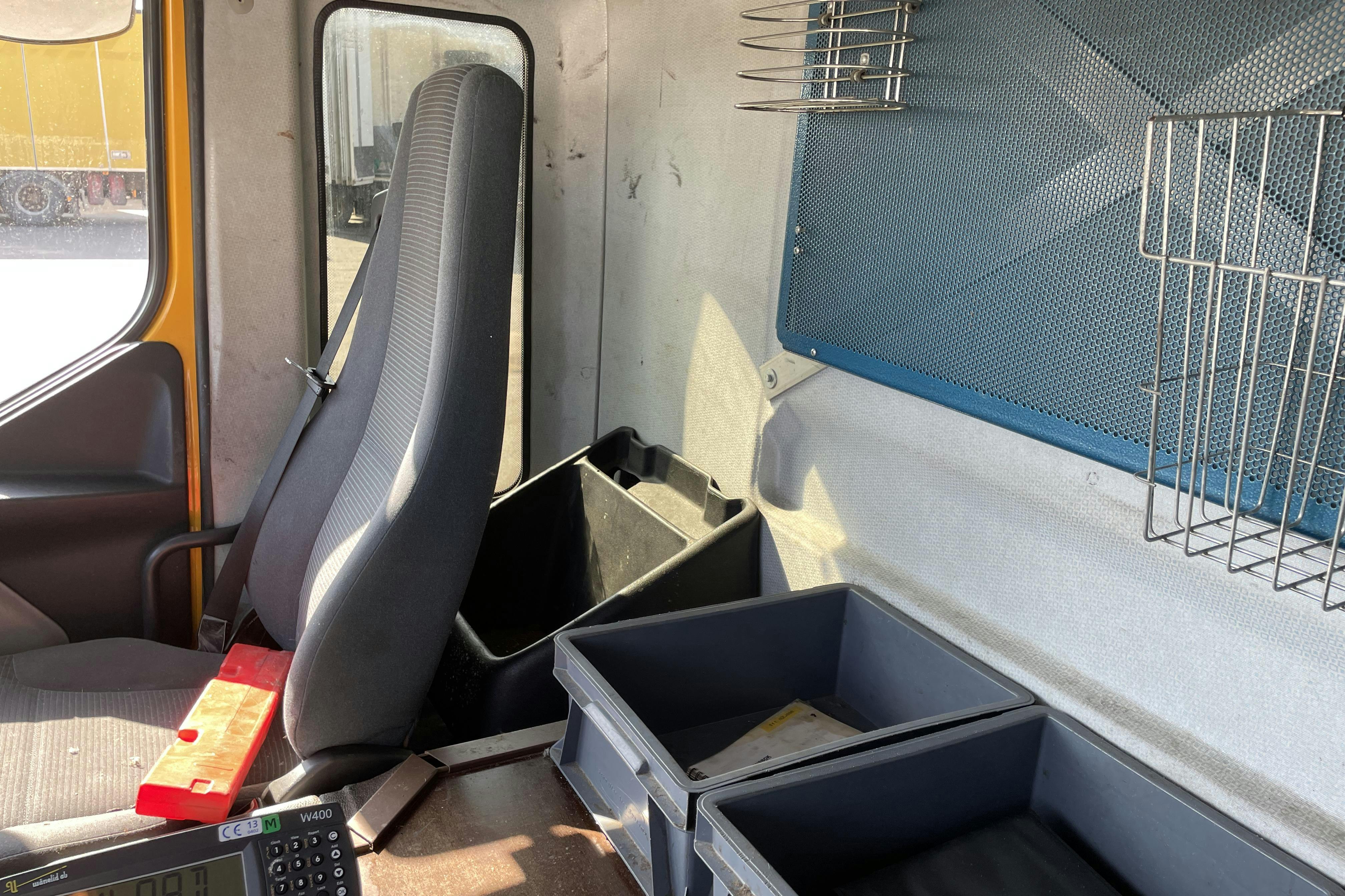 VOLVO FE - 382 369 km - Automat - gul - 2013