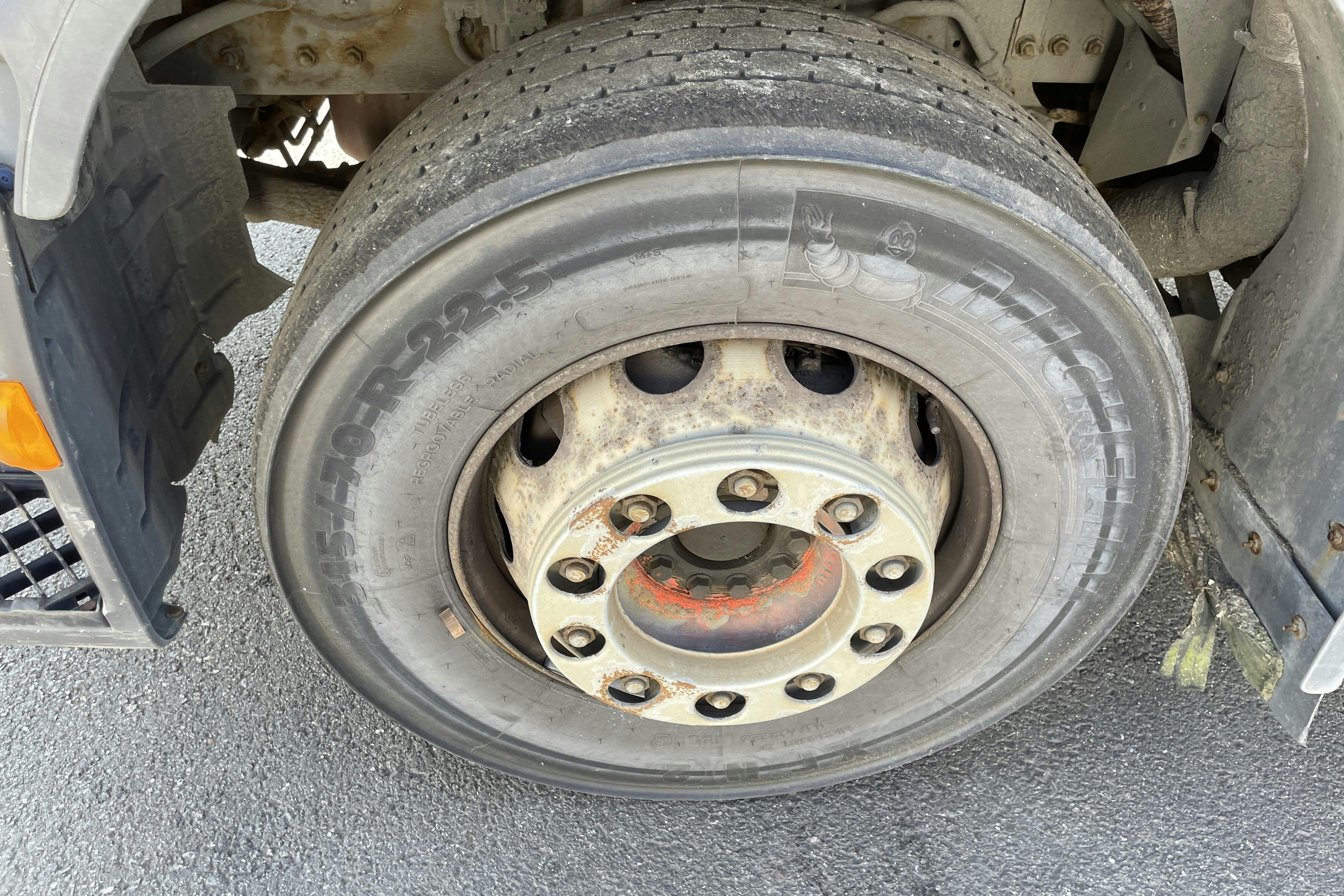 VOLVO FE - 382 369 km - Automat - gul - 2013