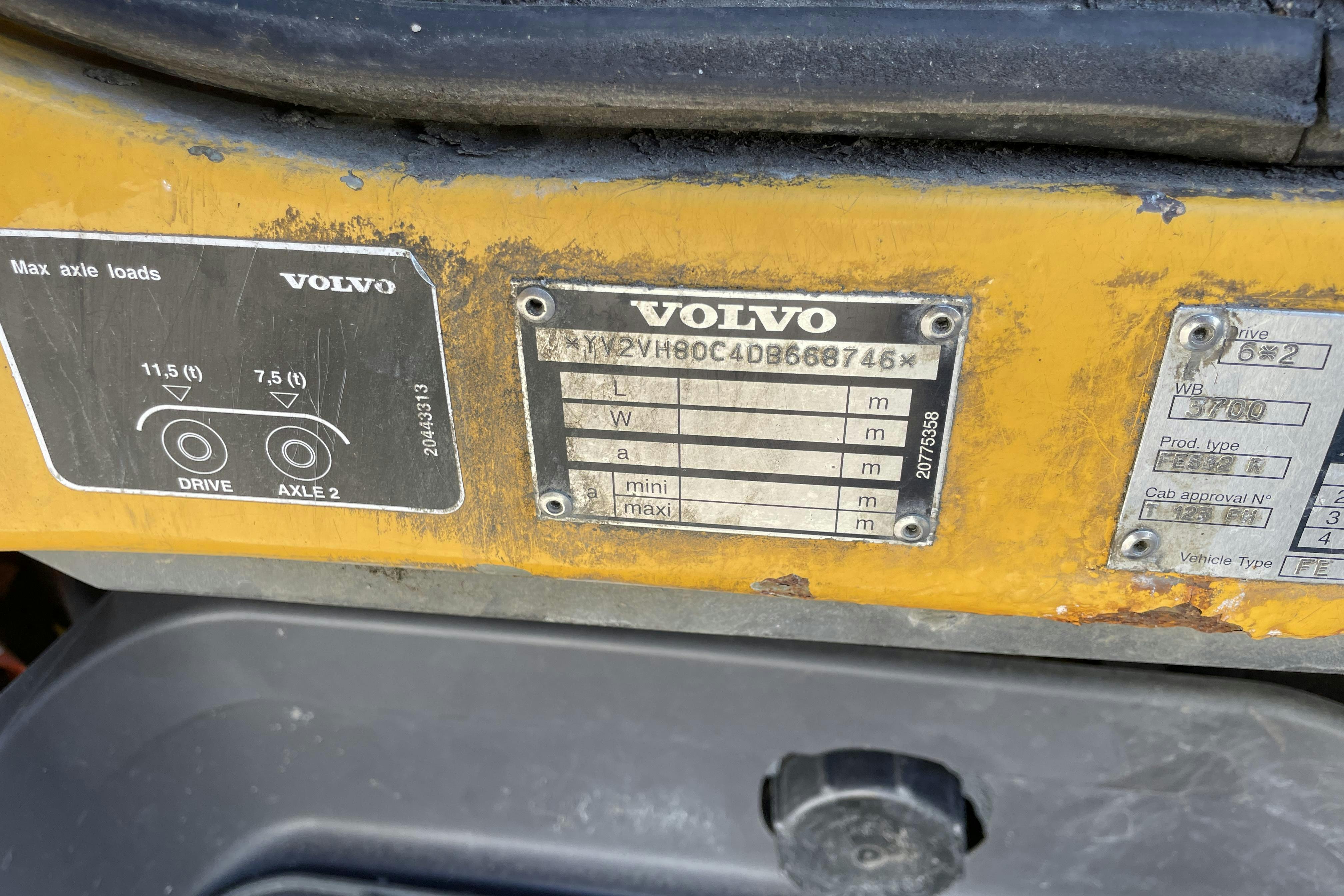 VOLVO FE - 382 369 km - Automat - gul - 2013
