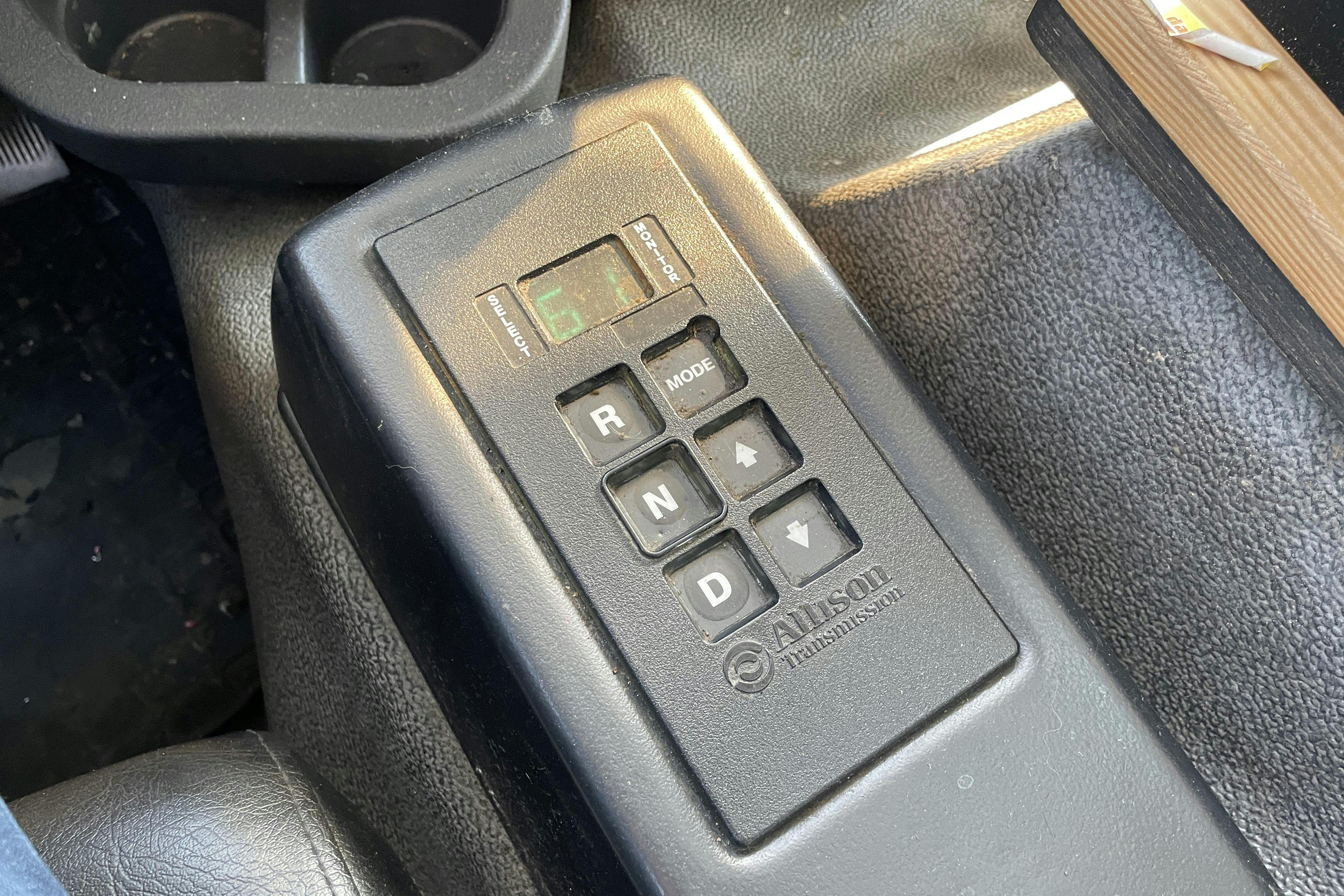 VOLVO FE - 382 369 km - Automat - gul - 2013