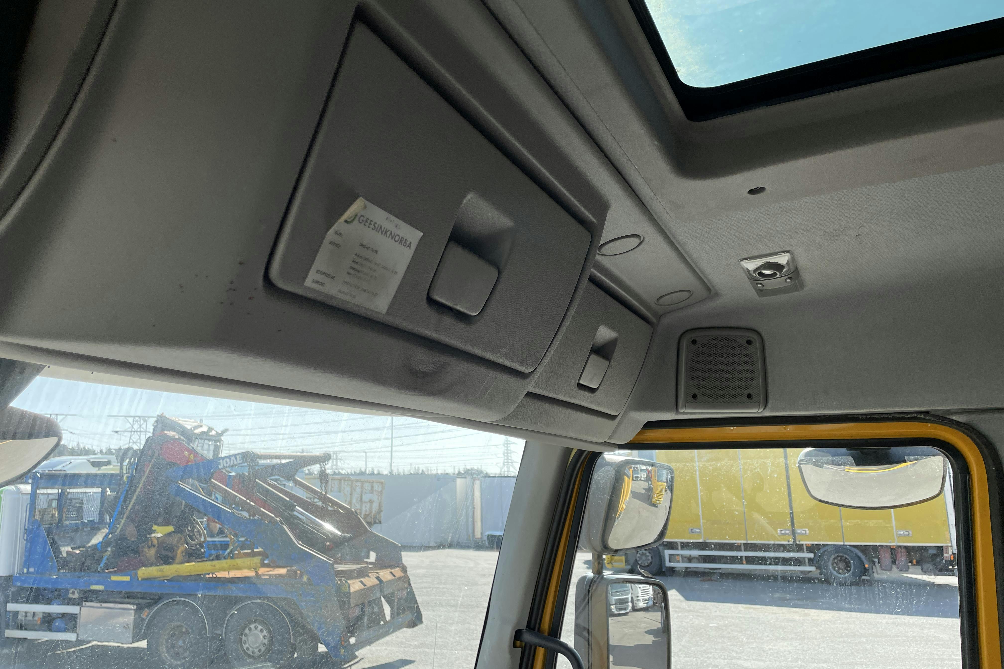 VOLVO FE - 382 369 km - Automat - gul - 2013