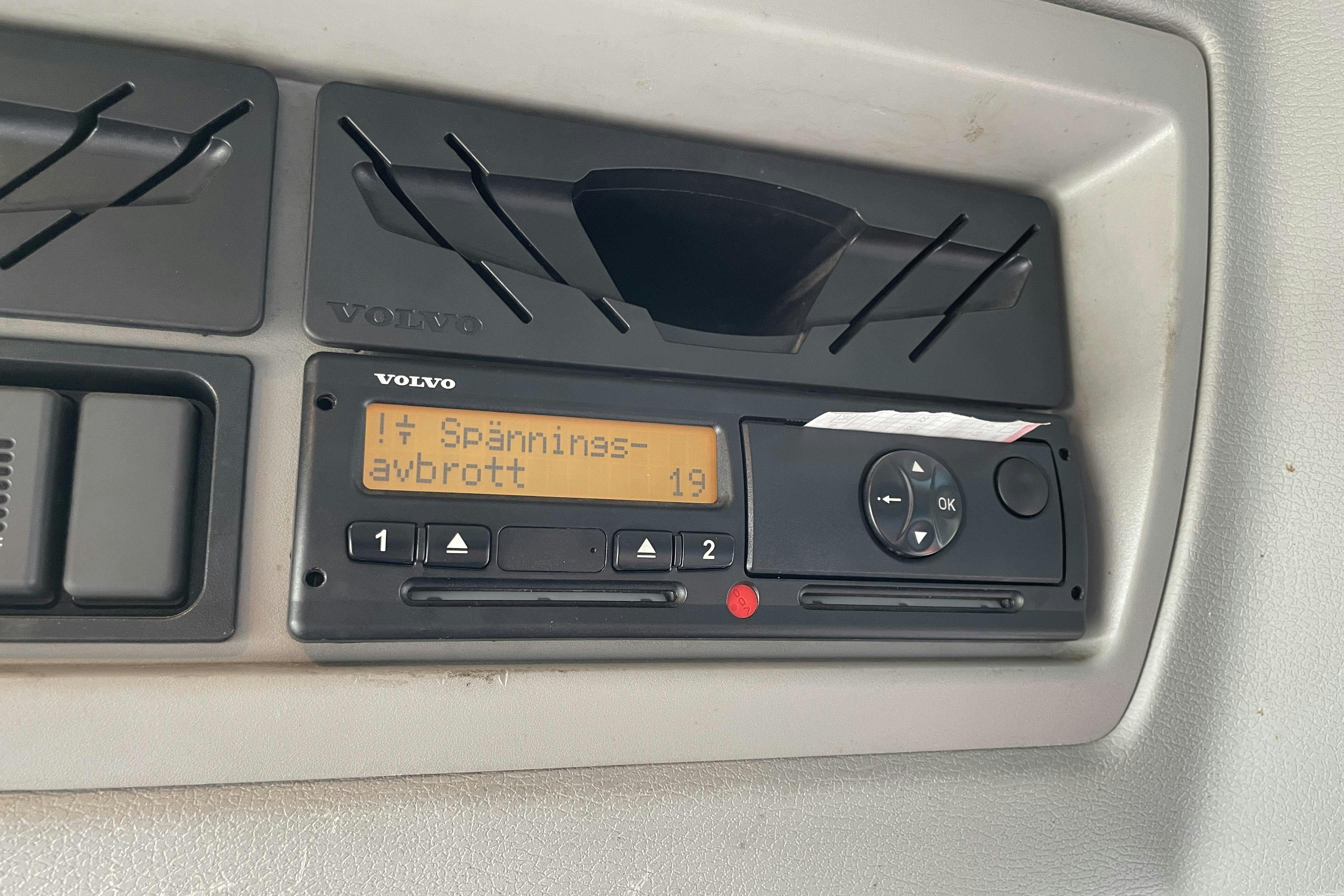 VOLVO FE - 382 369 km - Automat - gul - 2013