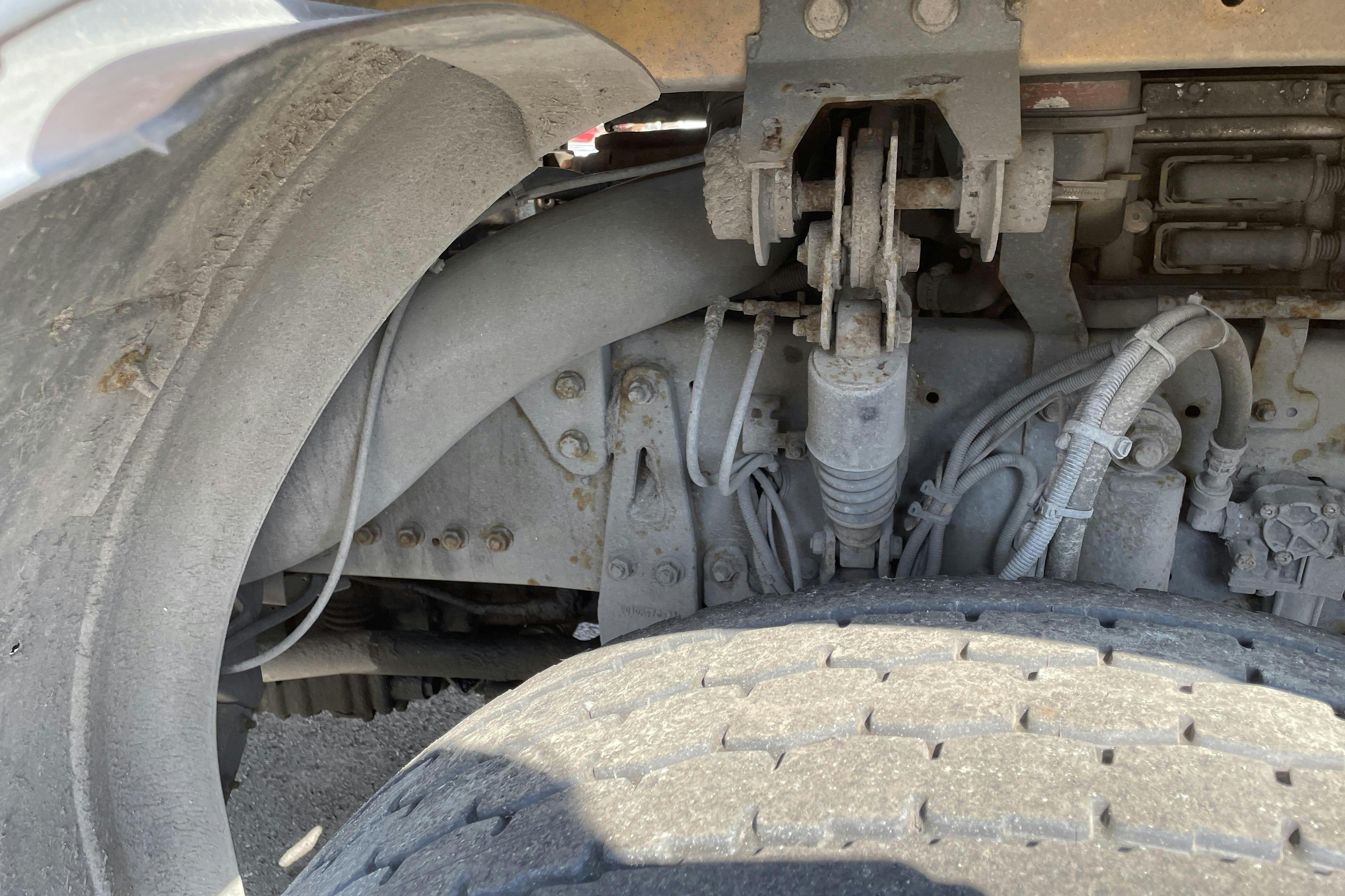 VOLVO FE - 382 369 km - Automat - gul - 2013