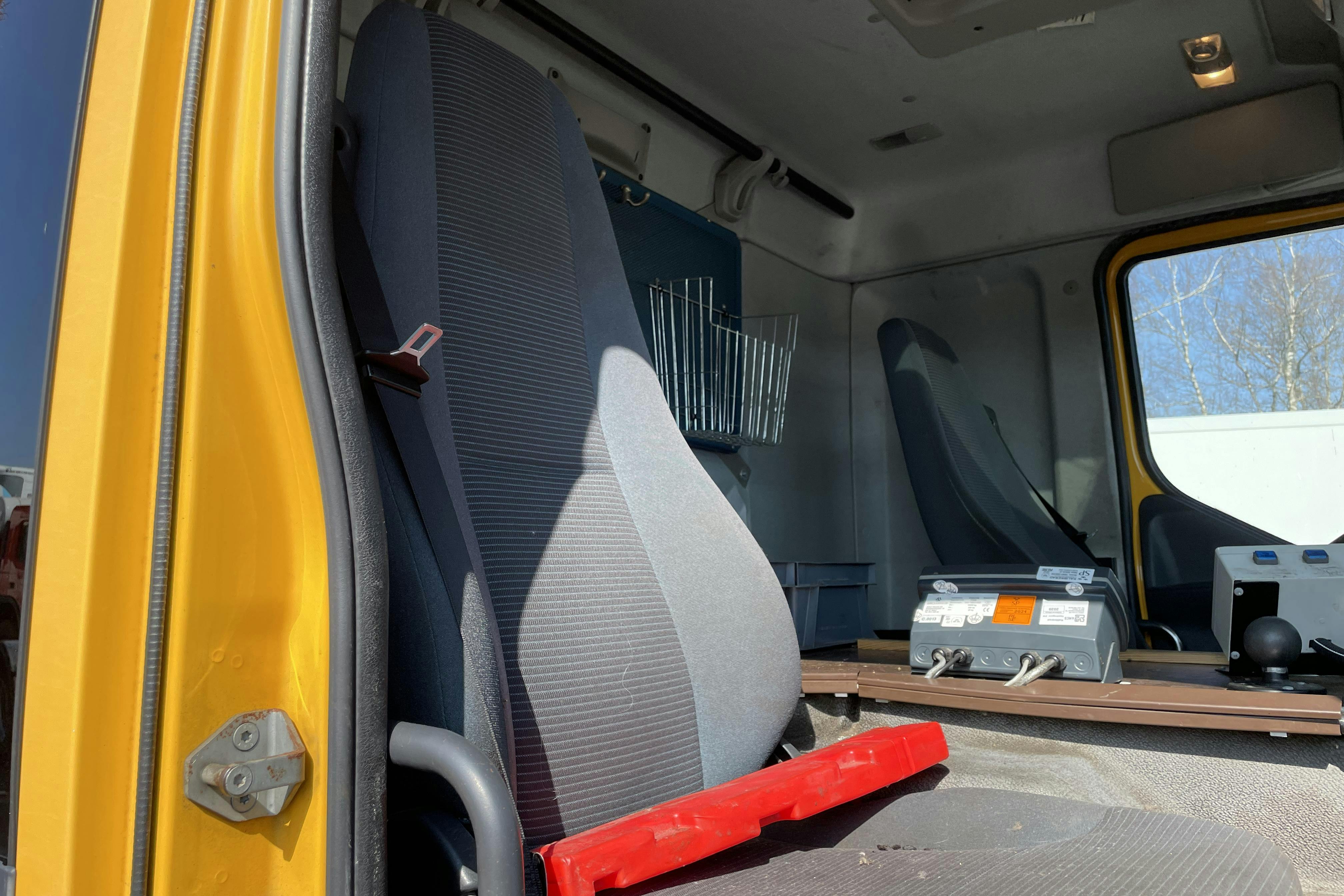 VOLVO FE - 382 369 km - Automat - gul - 2013
