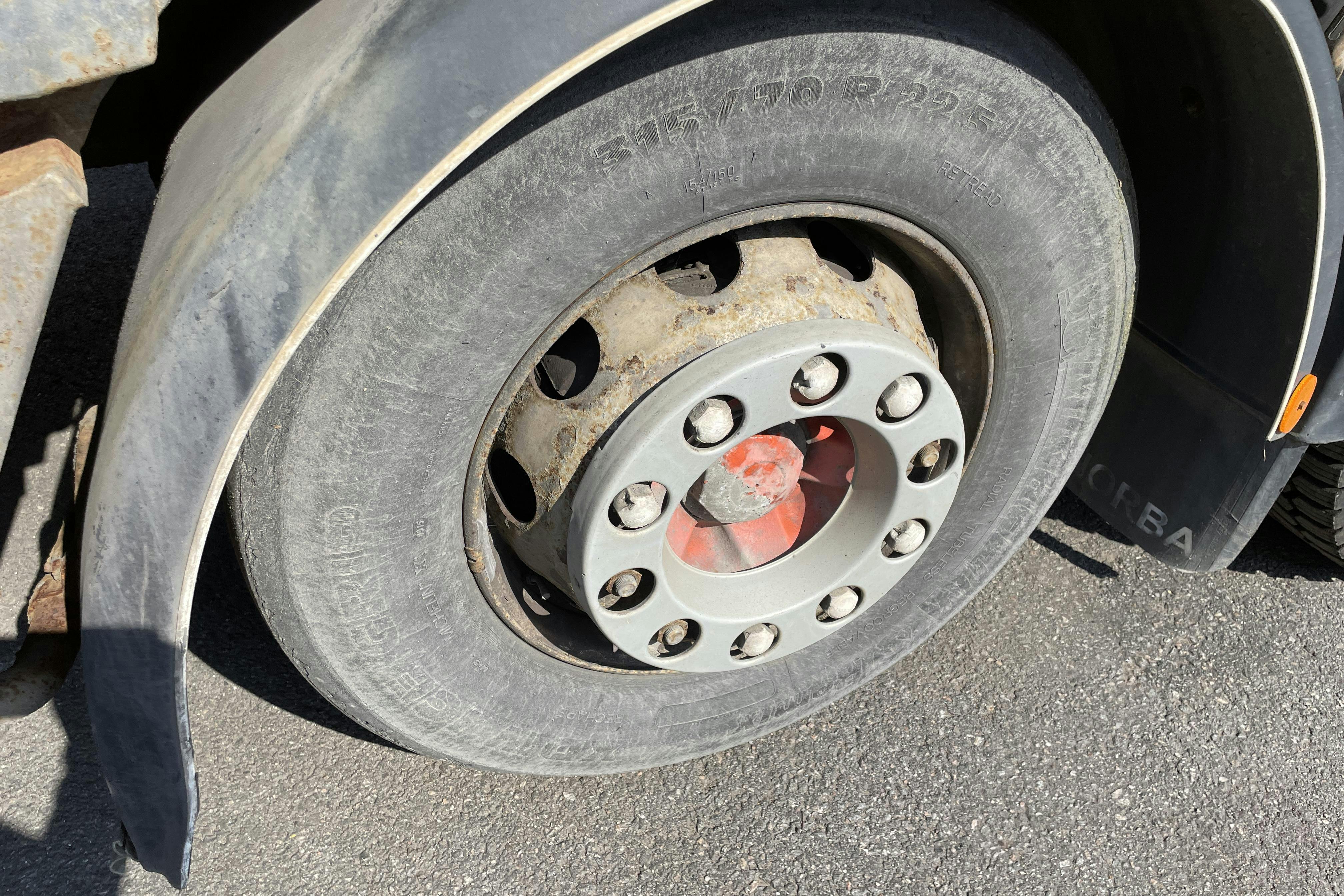 VOLVO FE - 382 369 km - Automat - gul - 2013