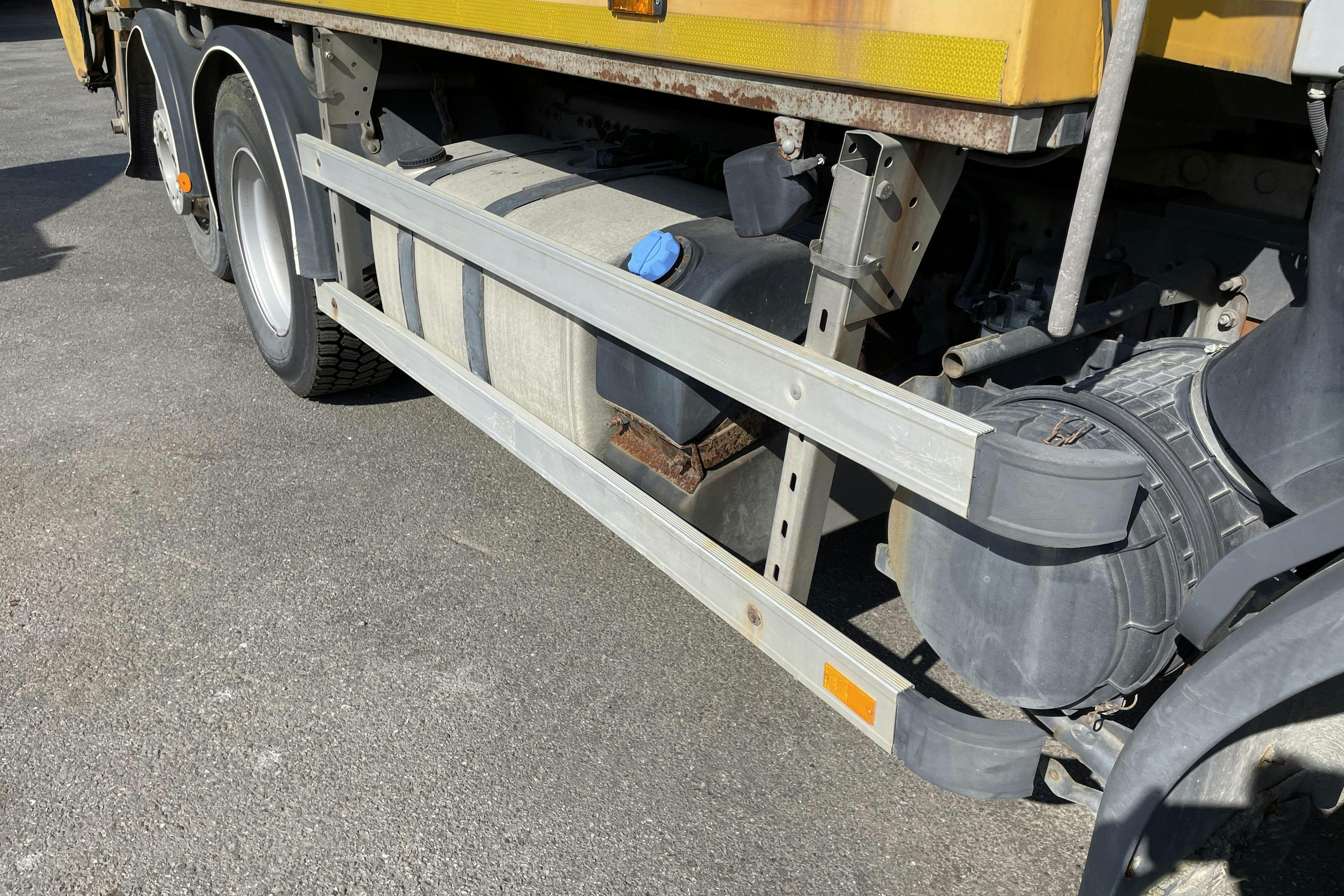 VOLVO FE - 382 369 km - Automat - gul - 2013