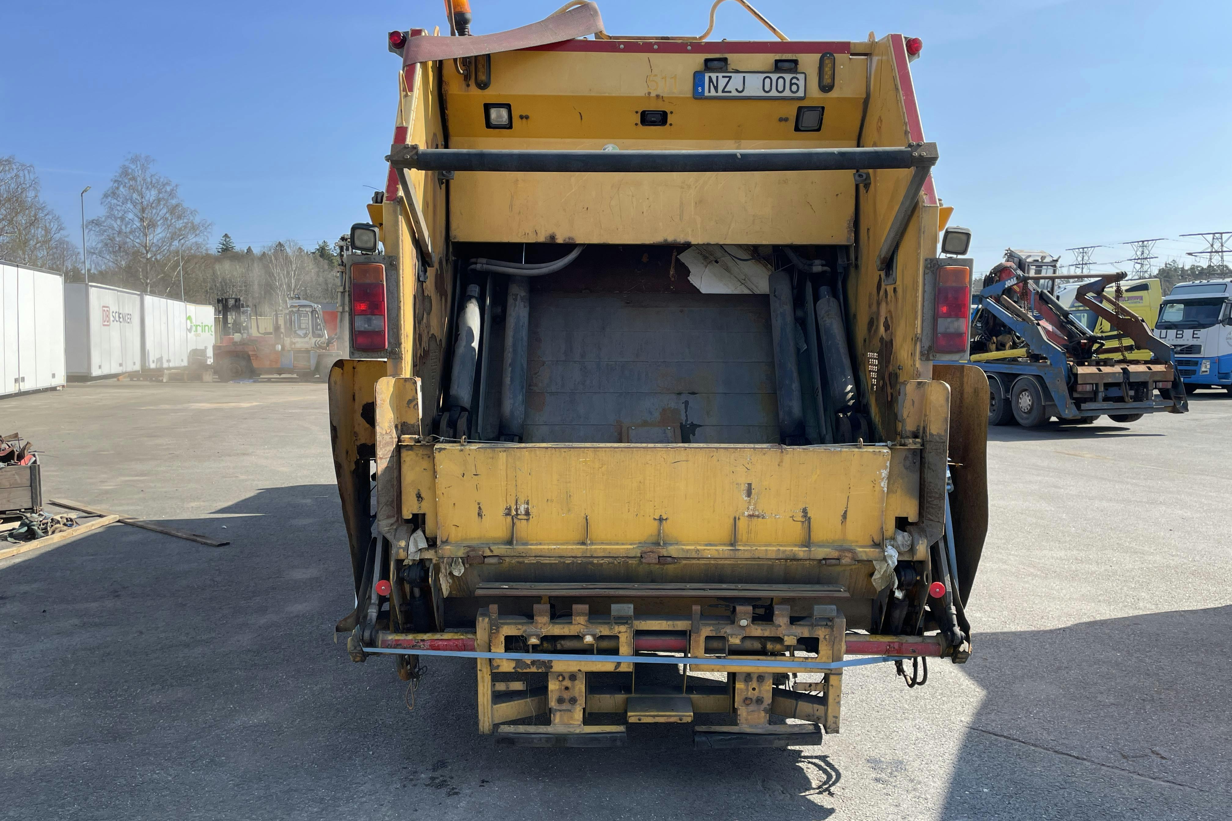 VOLVO FE - 382 369 km - Automat - gul - 2013
