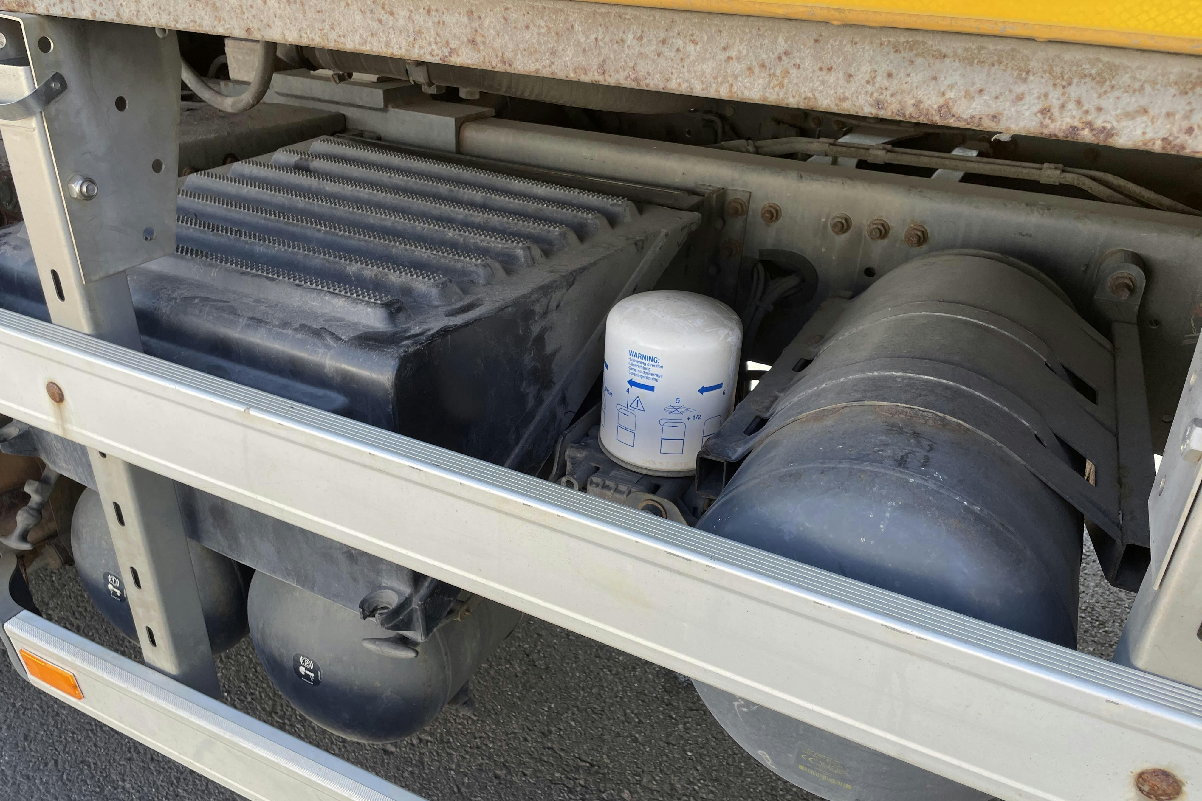 VOLVO FE - 382 369 km - Automat - gul - 2013