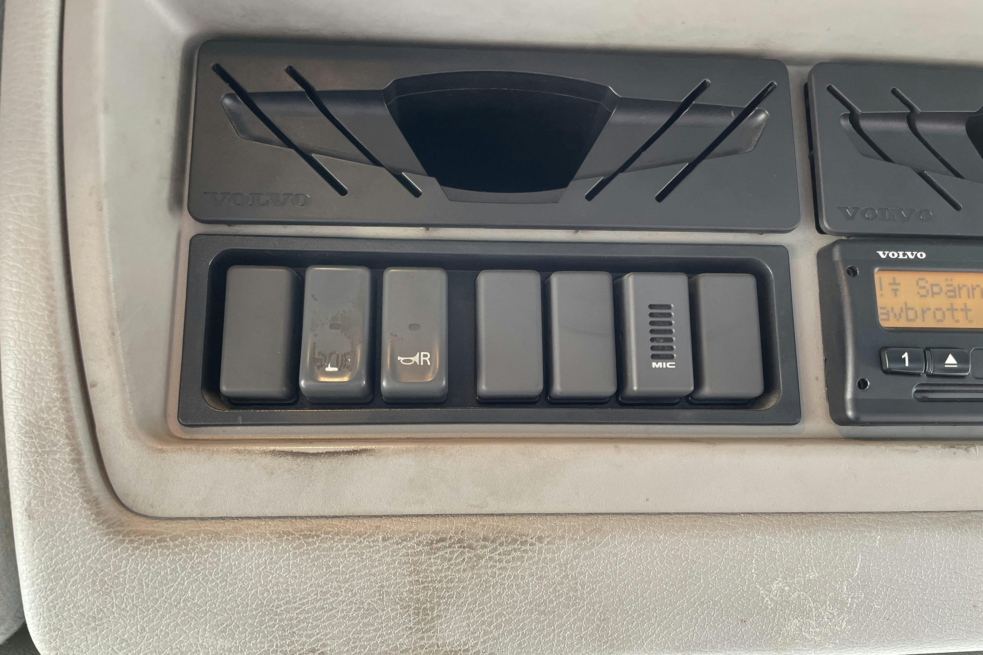 VOLVO FE - 382 369 km - Automat - gul - 2013