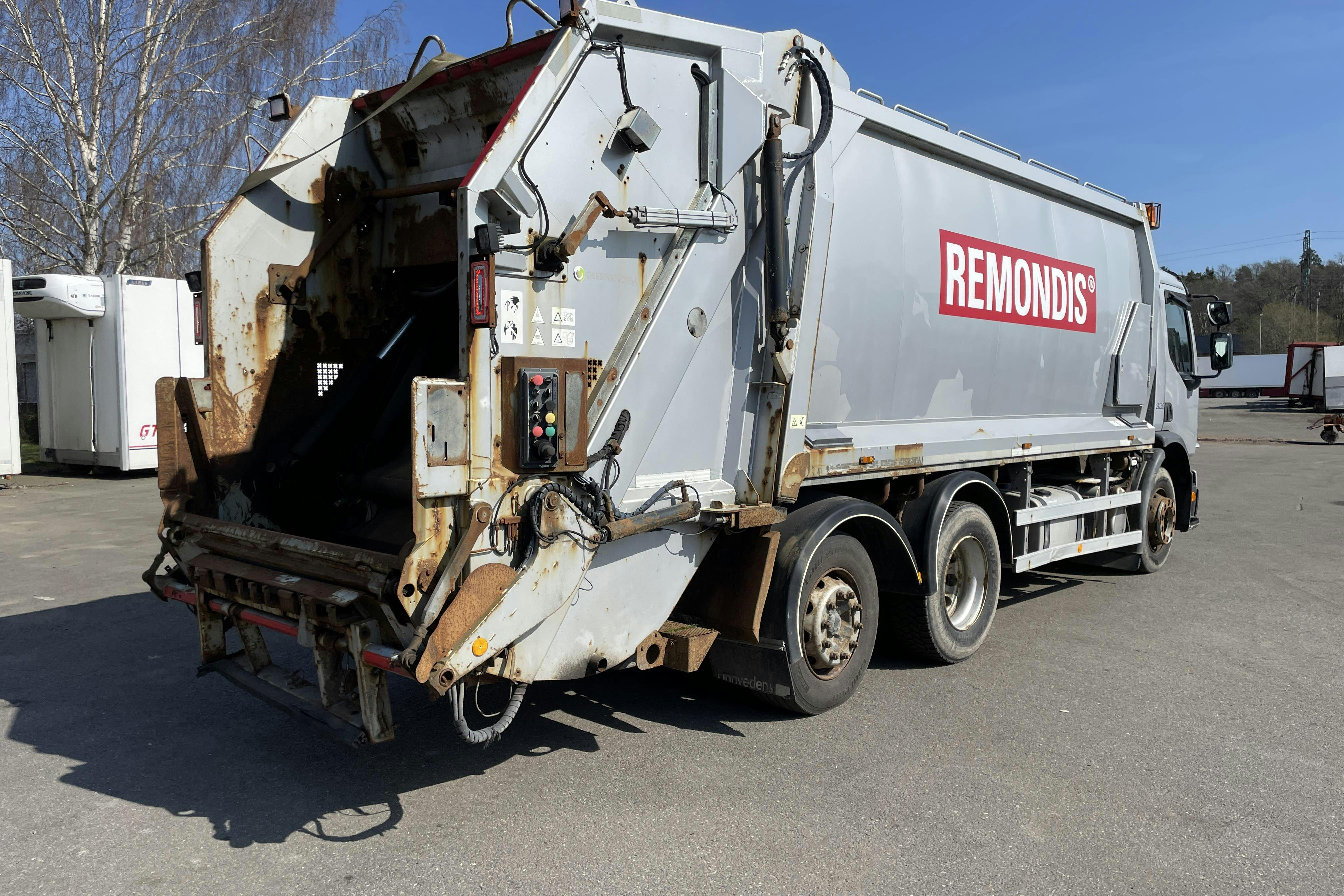 VOLVO FE - 751 268 km - Automatic - silver - 2015