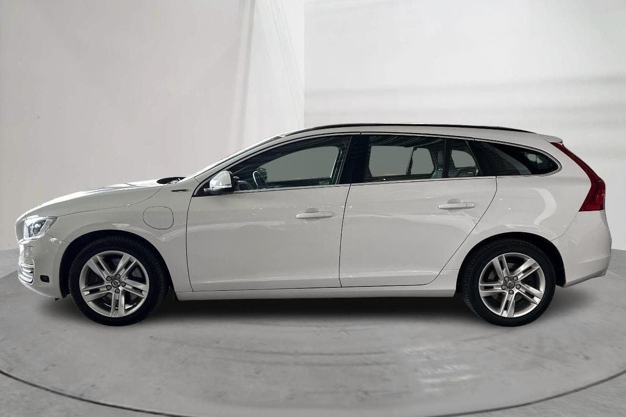 Volvo V60 D5 AWD Twin Engine (163hk) - 48 210 km - Automatic - white - 2018