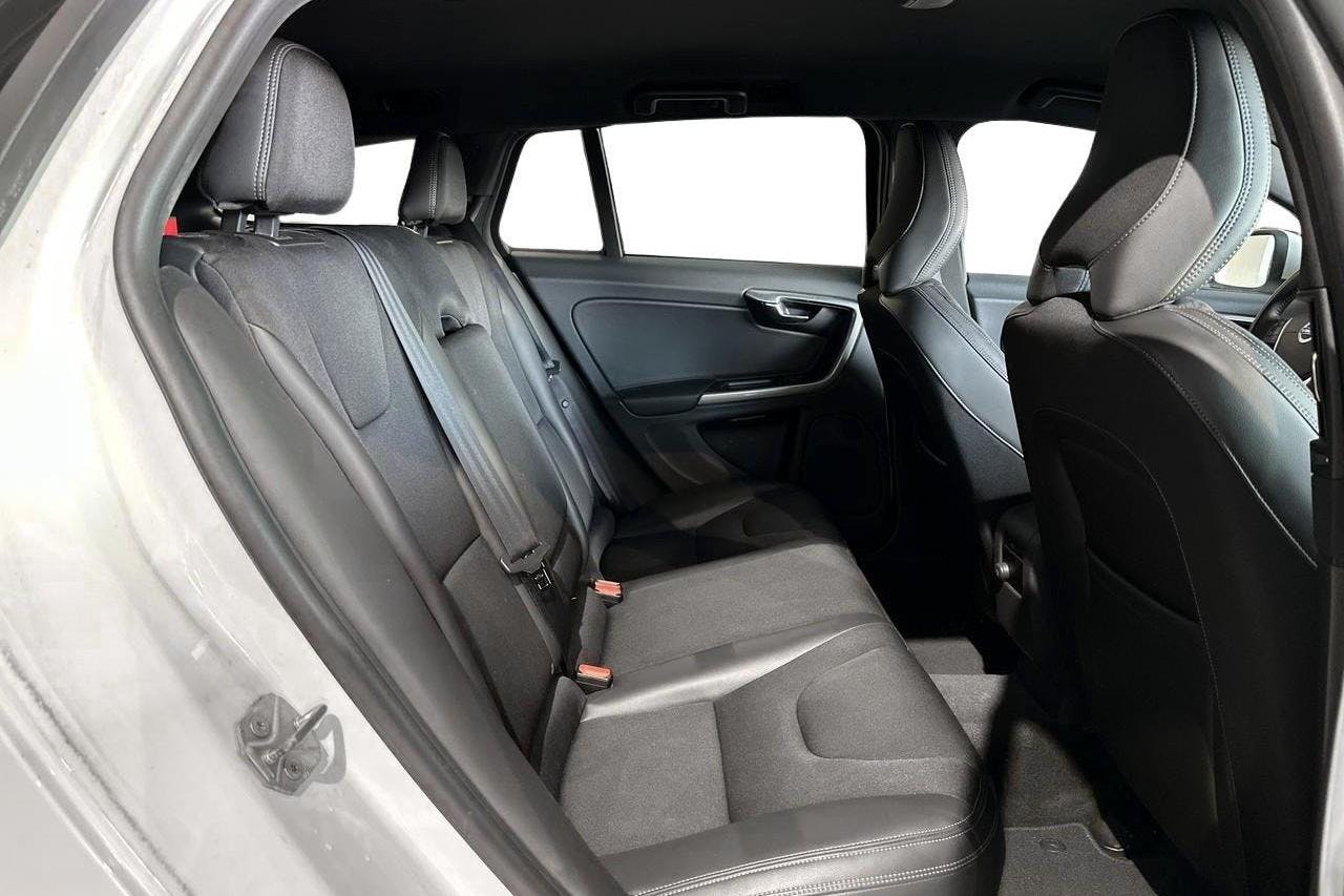 Volvo V60 D5 AWD Twin Engine (163hk) - 48 210 km - Automatic - white - 2018