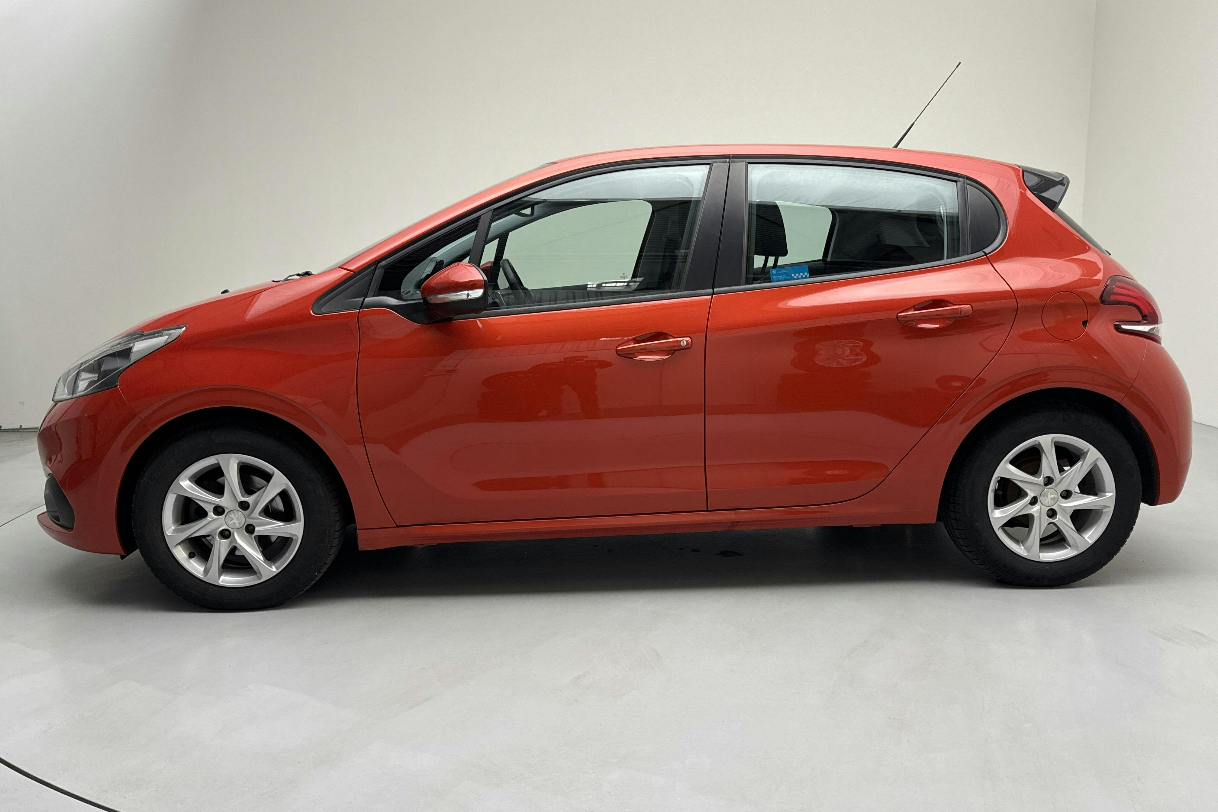 Peugeot 208 PureTech 5dr (82hk) - 48 080 km - Automatyczna - 2017
