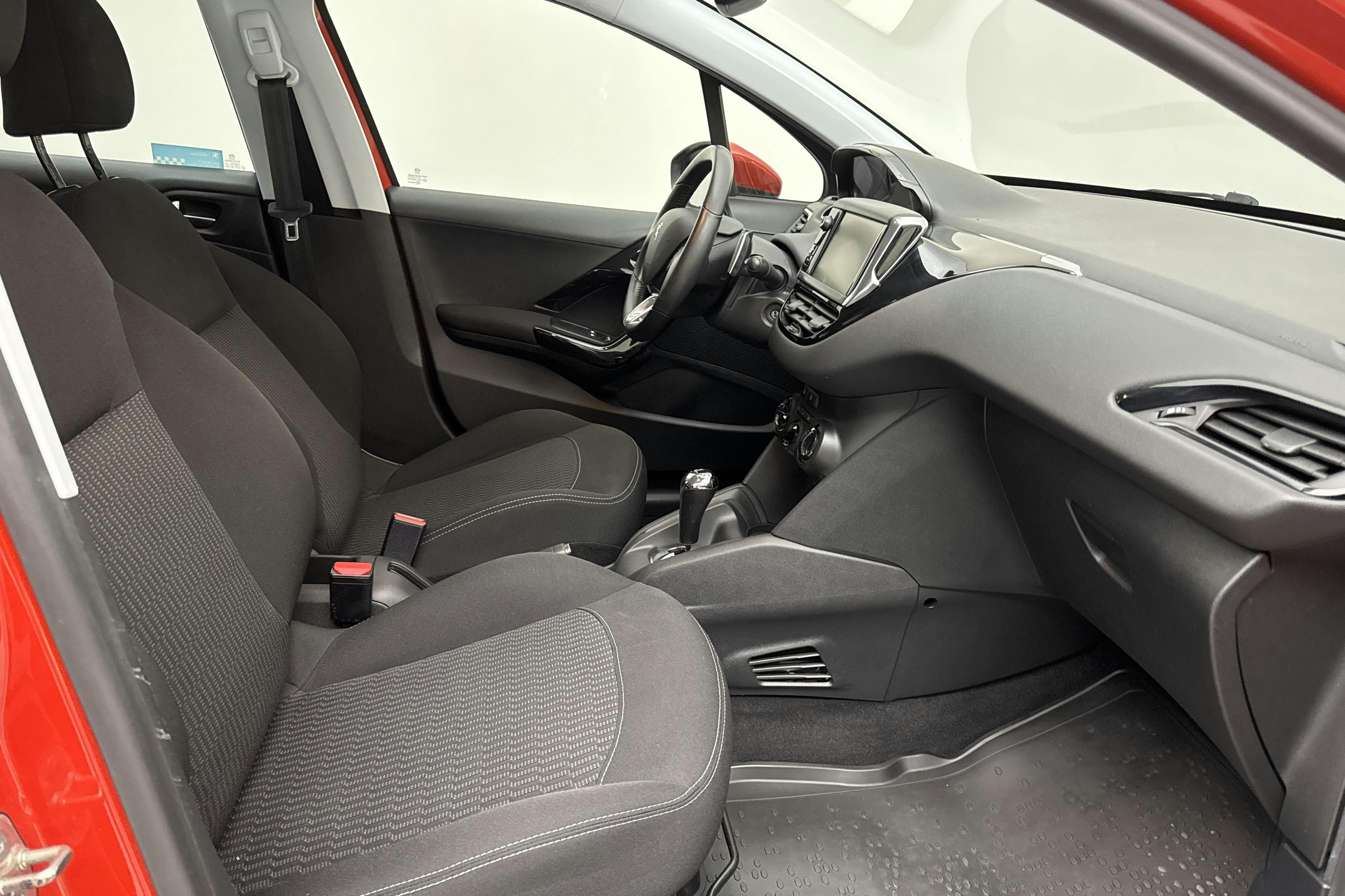 Peugeot 208 PureTech 5dr (82hk) - 48 080 km - Automatyczna - 2017