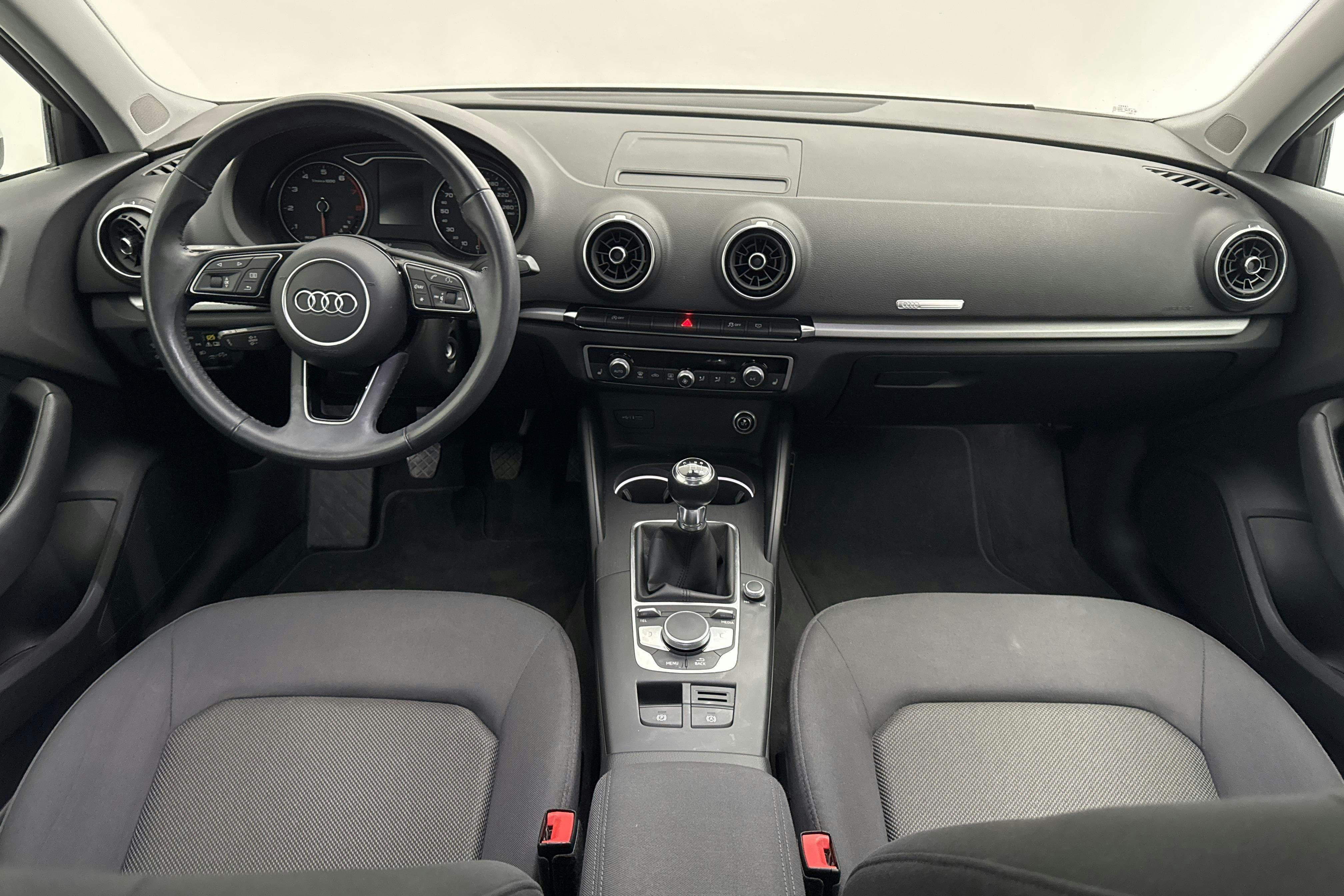 Audi A3 1.5 TFSI Sportback (150hk) - 95 000 km - Manualna - biały - 2018