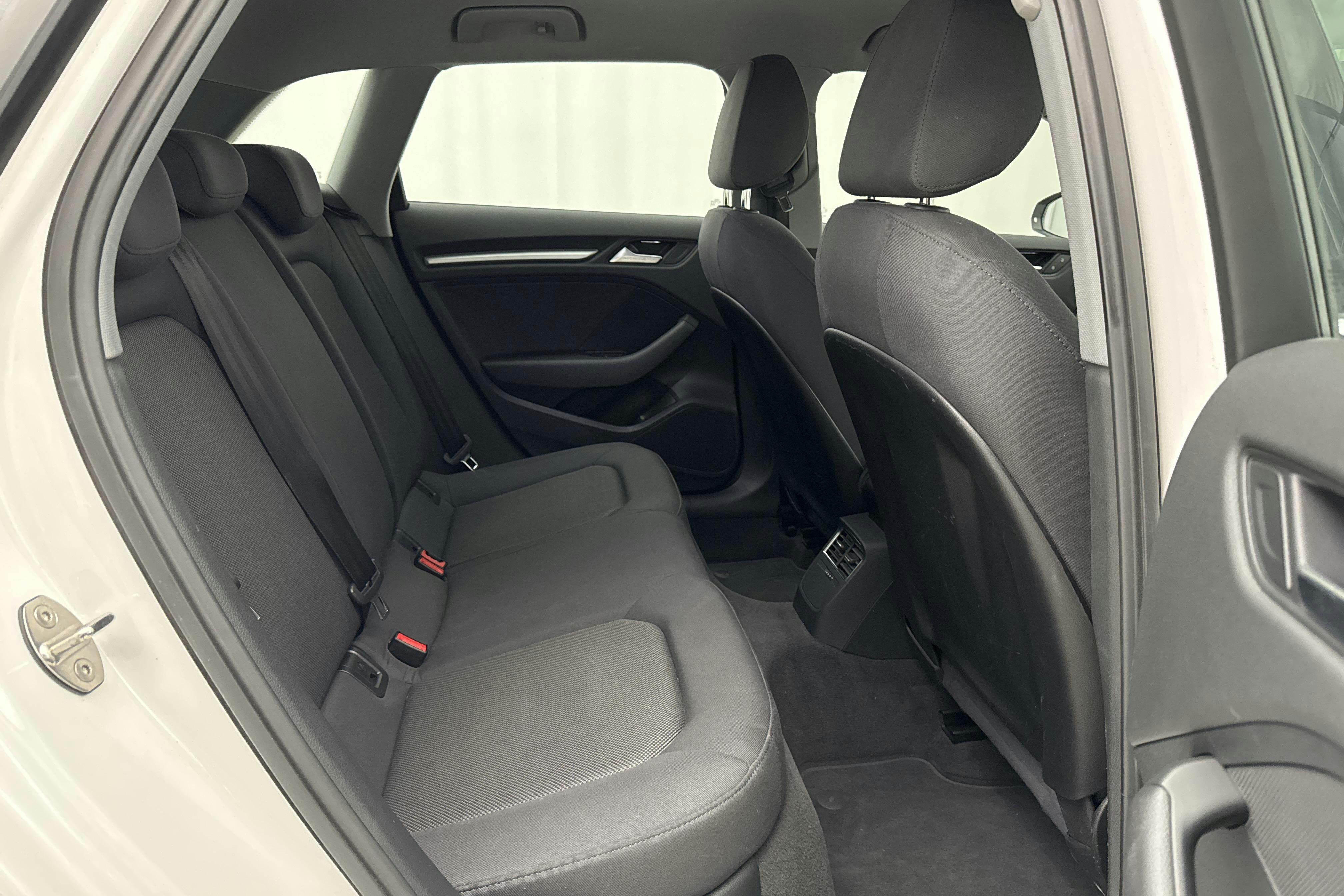 Audi A3 1.5 TFSI Sportback (150hk) - 95 000 km - Manualna - biały - 2018