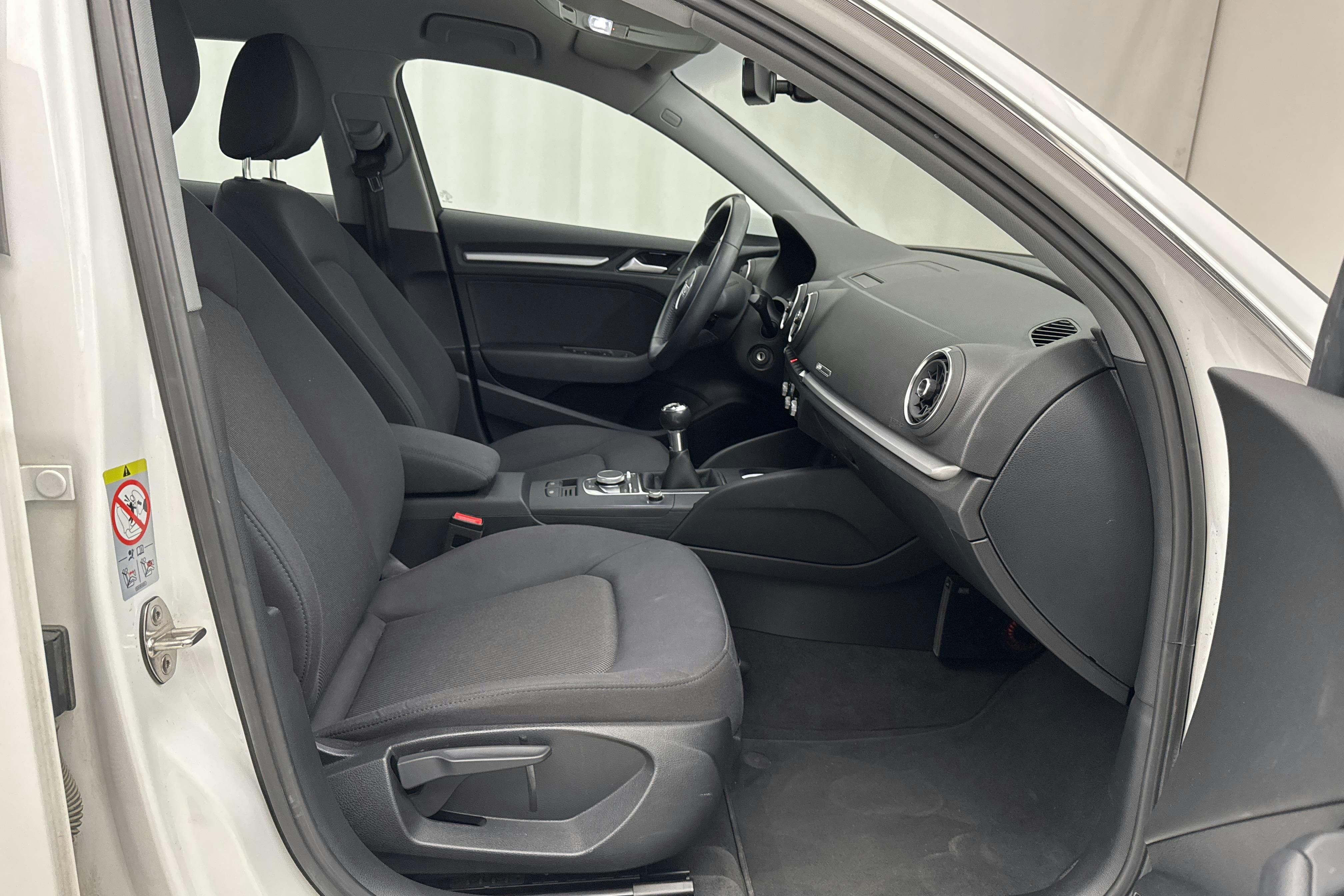 Audi A3 1.5 TFSI Sportback (150hk) - 95 000 km - Manualna - biały - 2018