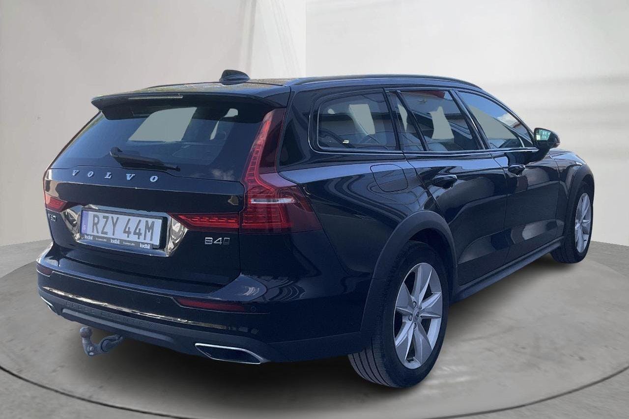 Volvo V60 B4 Cross Country AWD Mildhybrid, Diesel (197hk) - 10 542 mil - Automat - svart - 2022